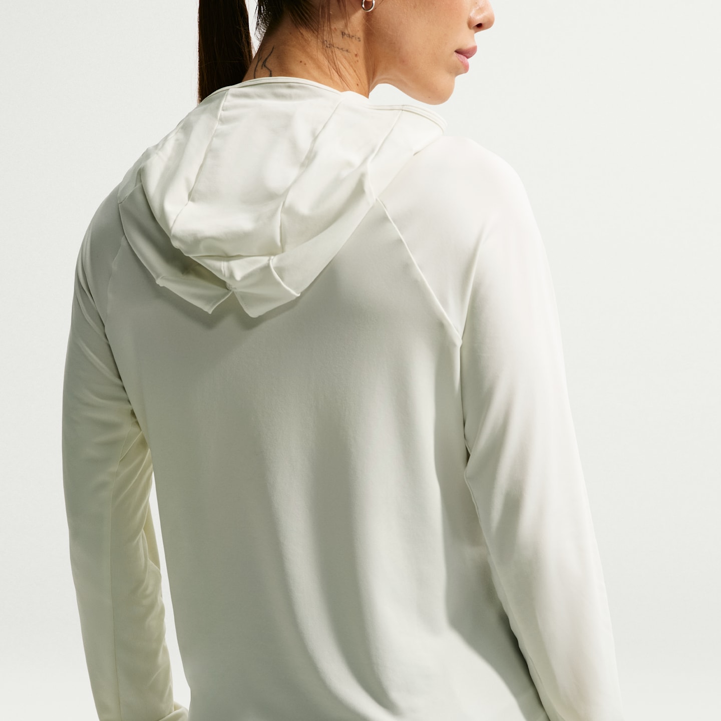 Женский топ Nike ACG "Solar Chase" Dri-FIT UV Protection Hooded Trail Running Top, цвет: Морской / Чёрный еловый — фото 2