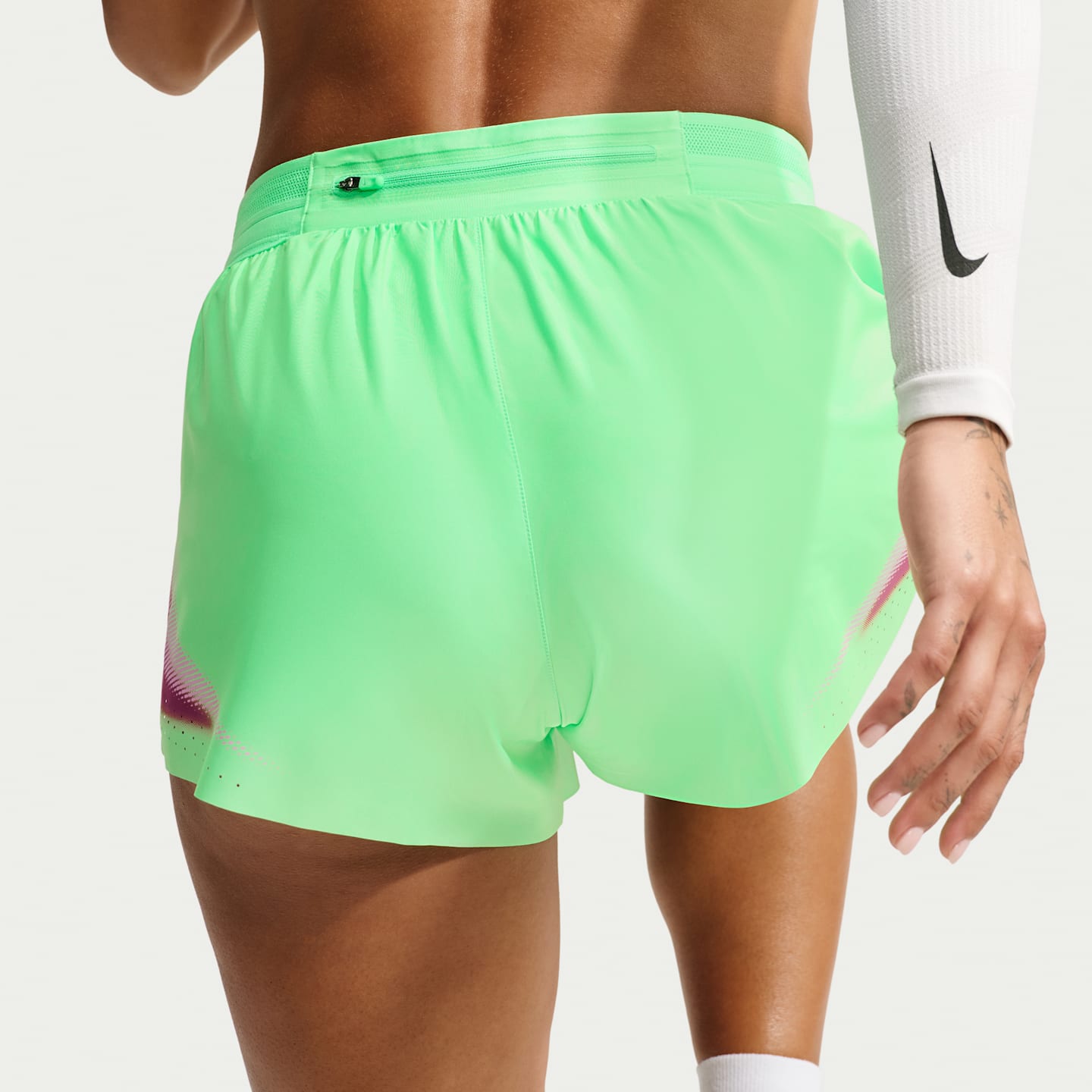 Женские беговые шорты 3" со слипами Nike AeroSwift Dri-FIT ADV, цвет: Зелёный / Чёрный — фото 3