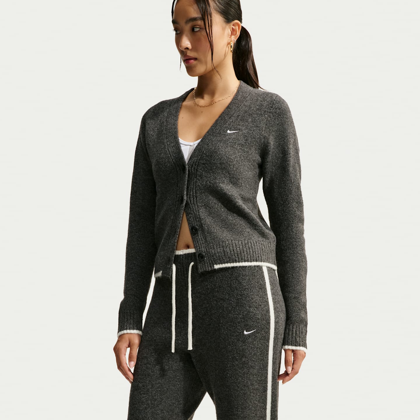 Женские брюки Nike Sportswear Chill Knit со средней посадкой, цвет: Чёрный меланжевый / Белый — фото 2