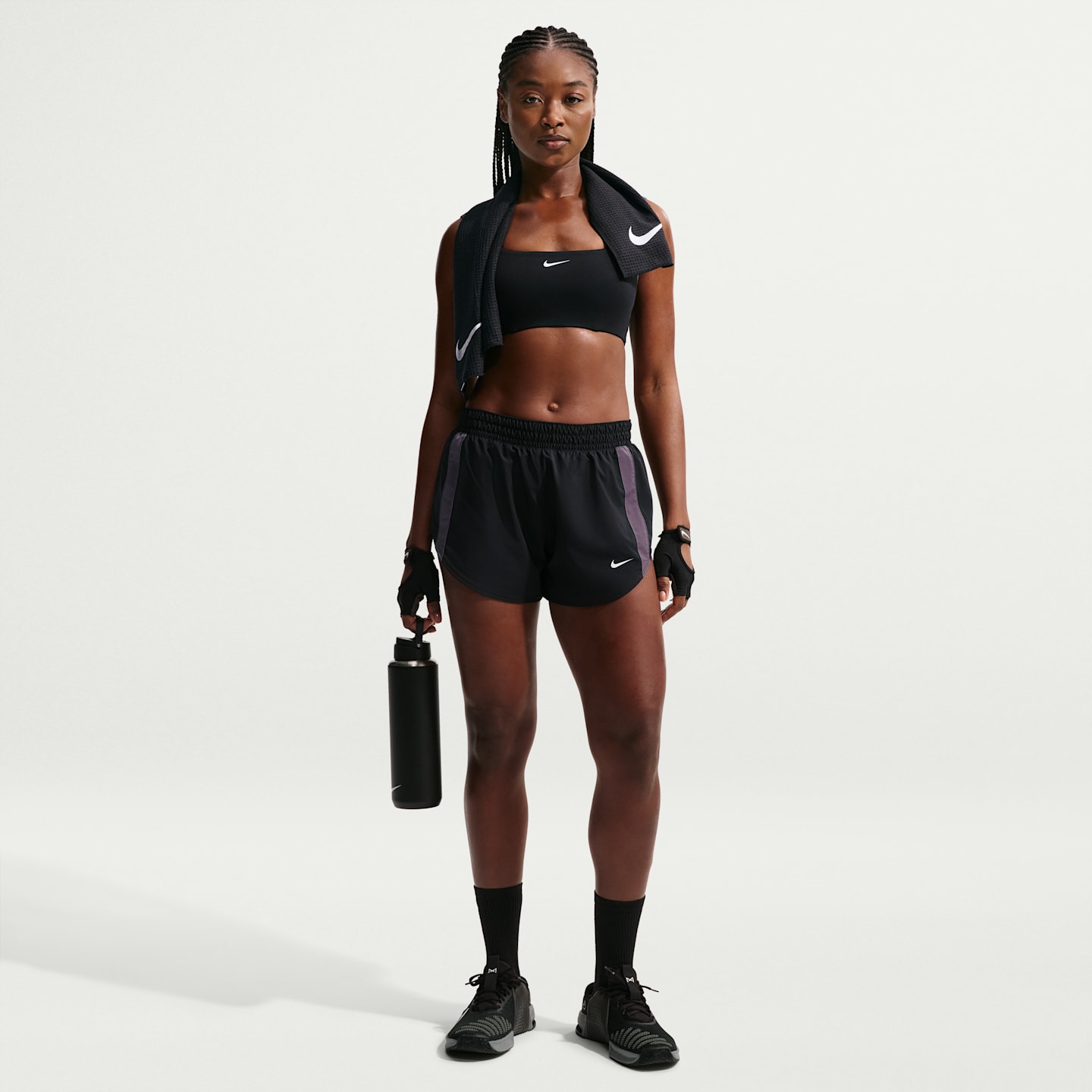 Женские тканые шорты Nike One, цвет: Чёрный / Серый — фото 1