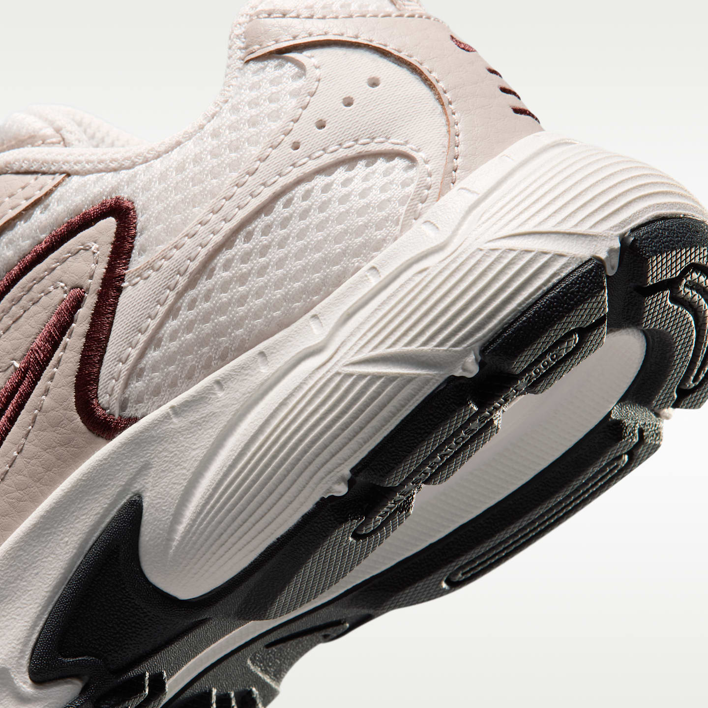 Детские кроссовки Nike Stratos Shift 2000 Shoes, цвет: Кремовый / Чёрный — фото 8