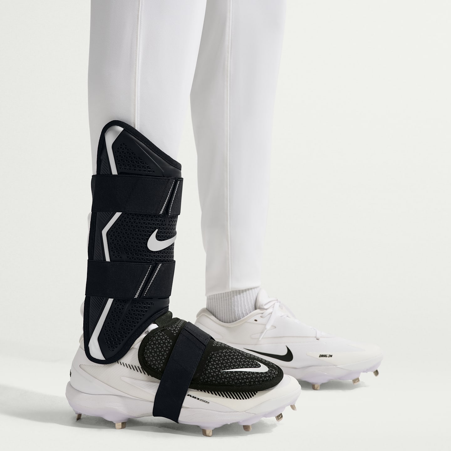 Nike Vapor Elite Baseball Batter's Leg Guard (Right-Hand Hitter), цвет: Чёрный / Серебряный — фото 3