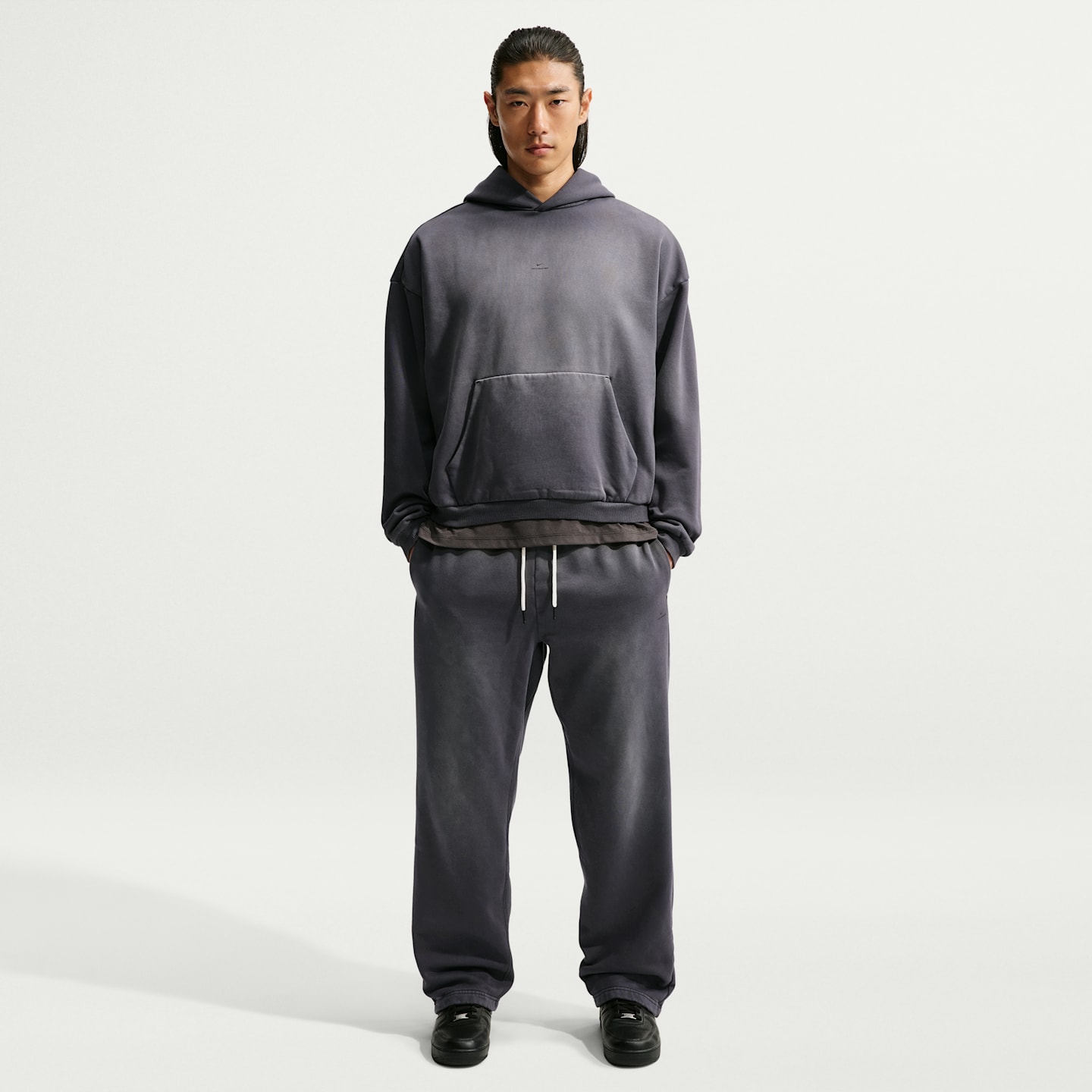 Мужские плотные баскетбольные брюки Nike Standard Issue с начёсом оверсайз, цвет: Чёрный / Бледная слоновая кость — фото 1