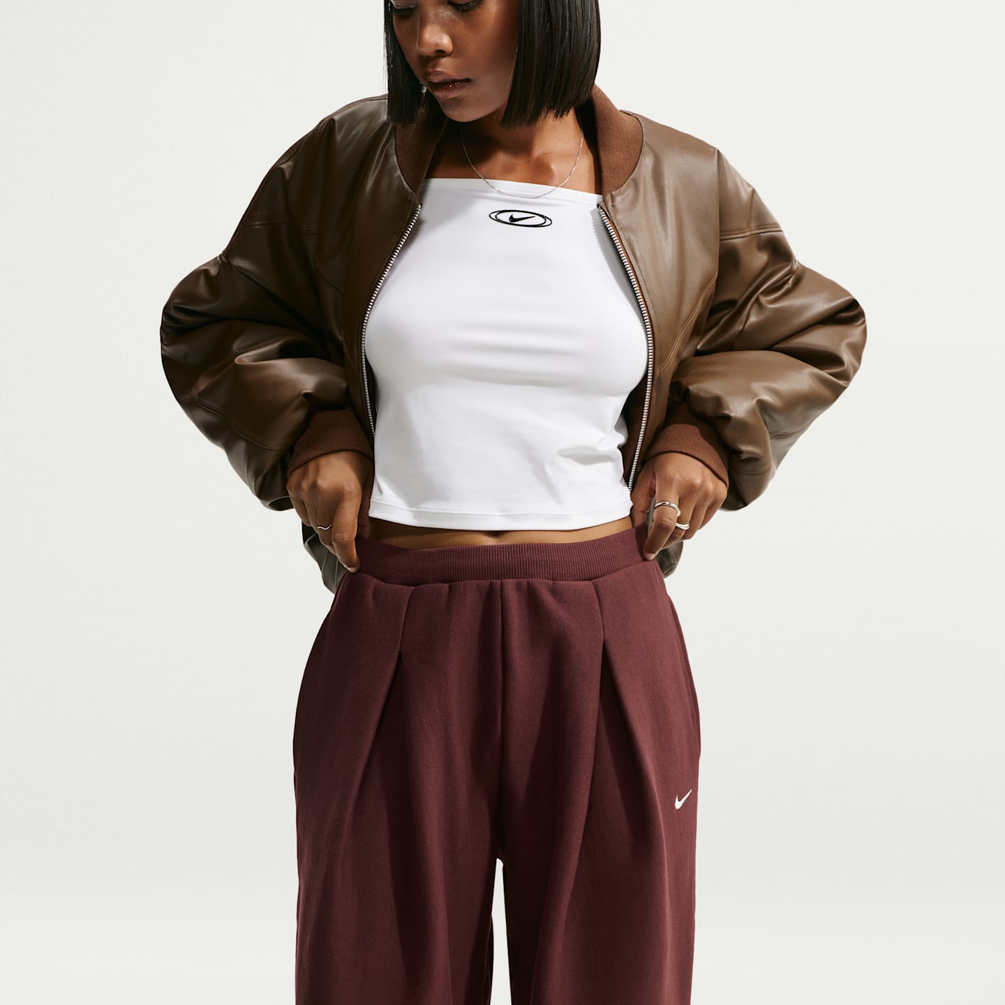 Женские брюки Nike Studio Fleece Heavyweight оверсайз со складками, высокая посадка, цвет: Молочный — фото 4