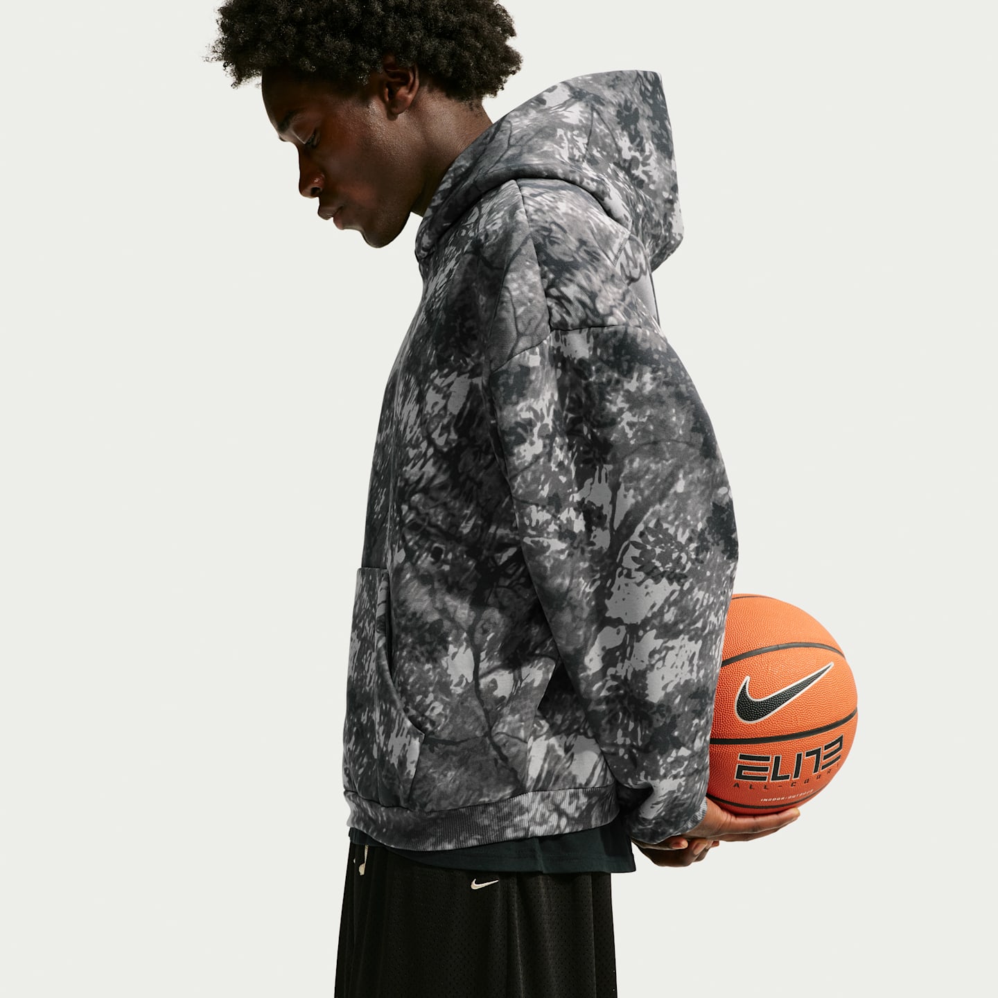 Мужское баскетбольное худи-пуловер Nike Standard Issue Therma-FIT с начёсом, цвет: Железный серый / Бледная слоновая кость — фото 3