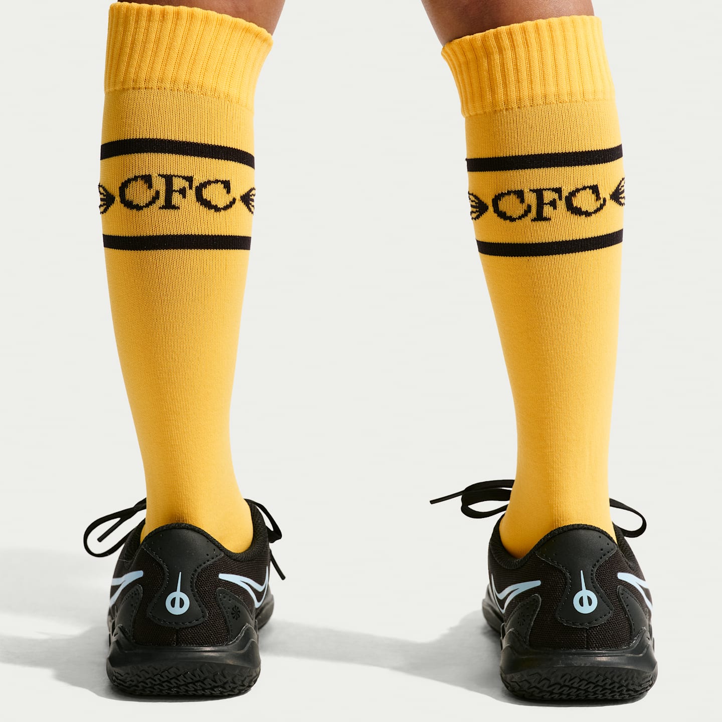 Детский футбольный комплект Nike Chelsea FC 2026/27 Stadium Away из 3 предметов, цвет: Чёрный / Золотой — фото 8
