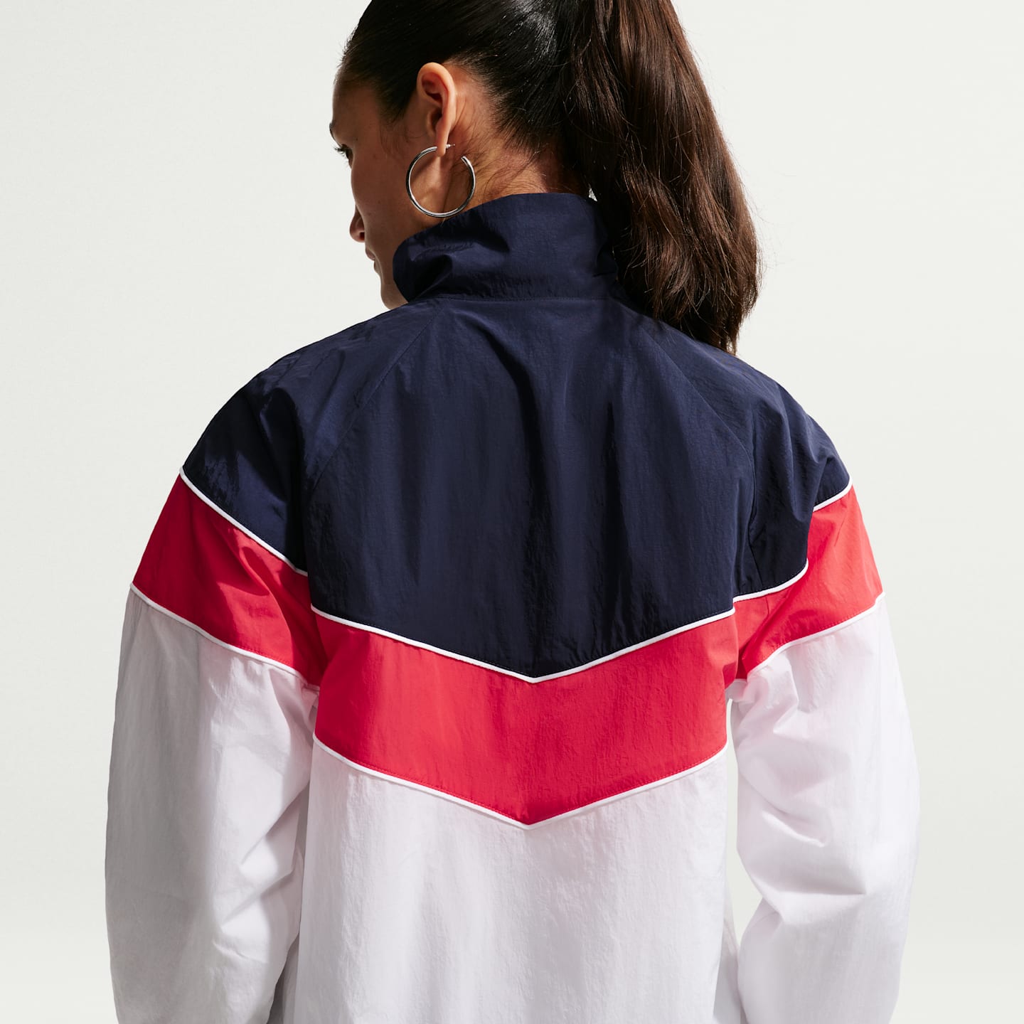 Женская футбольная ветровка Nike England Windrunner UV, цвет: Белый / Обсидиановый — фото 2
