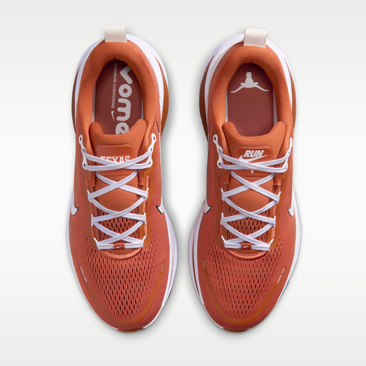 Мужские кроссовки Nike College Vomero 18 (Texas) Road Running, цвет: Пустынный оранжевый / Чёрный — фото 4