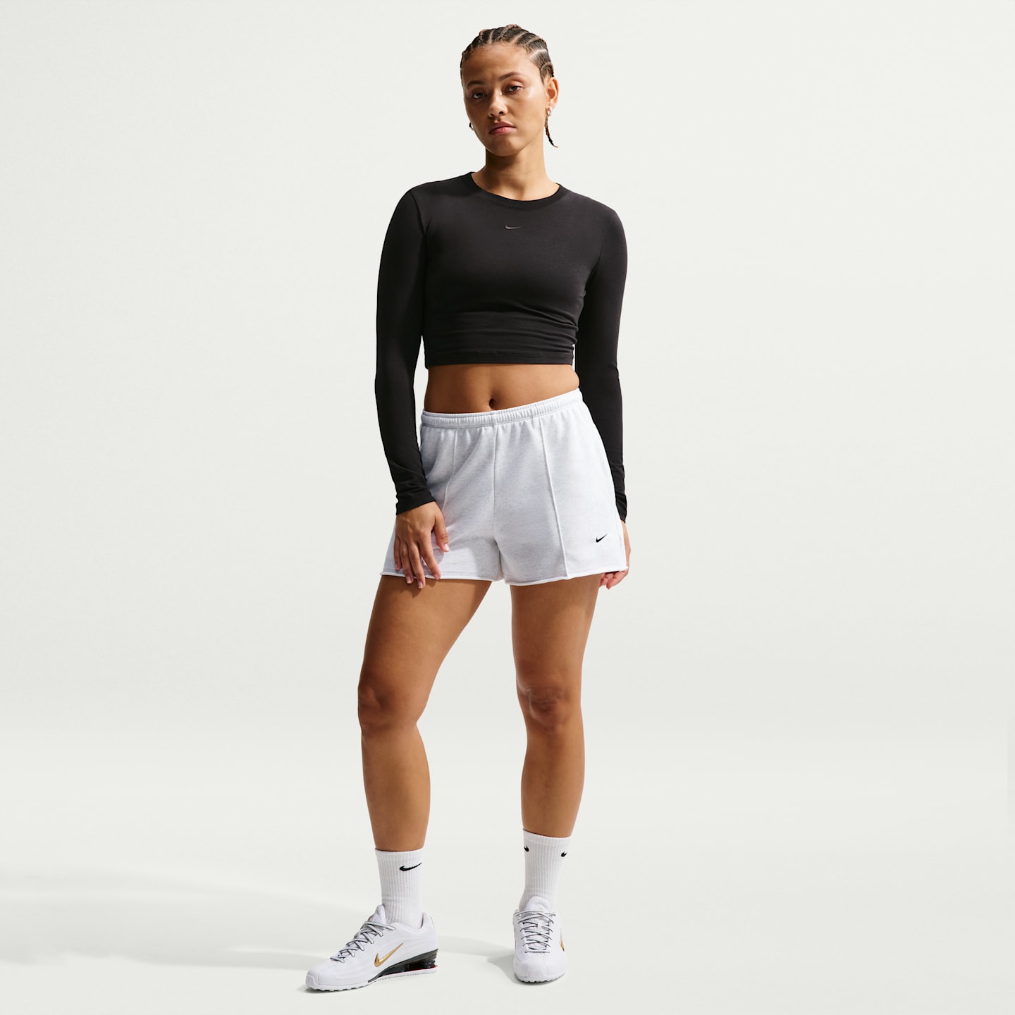 Женские шорты Nike Sportswear Chill Terry из френч терри со средней посадкой, цвет: Берёзовый меланжевый / Белый — фото 1