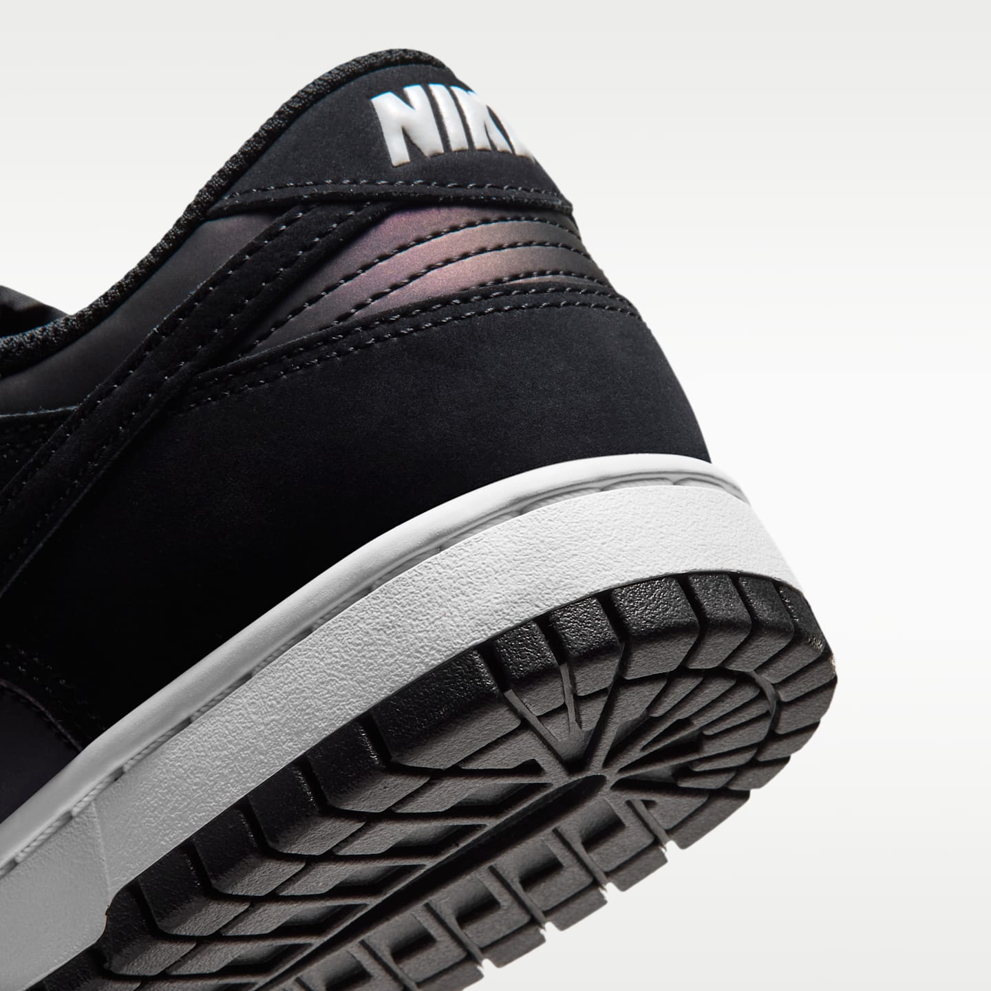 Женские кроссовки Nike Dunk Low, цвет: Чёрный / Белый — фото 8