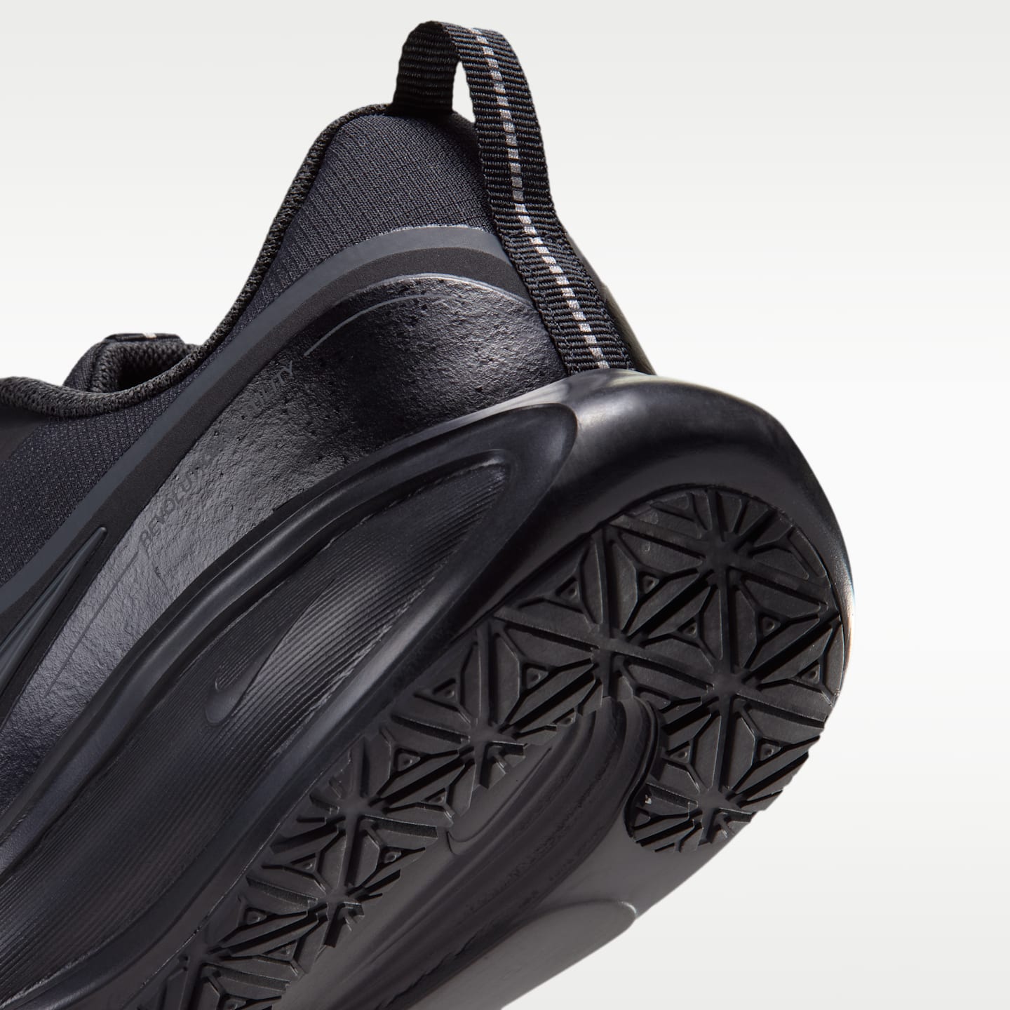Женские кроссовки Nike Revolution 8 Utility Road Running, цвет: Чёрный / Антрацитовый — фото 8