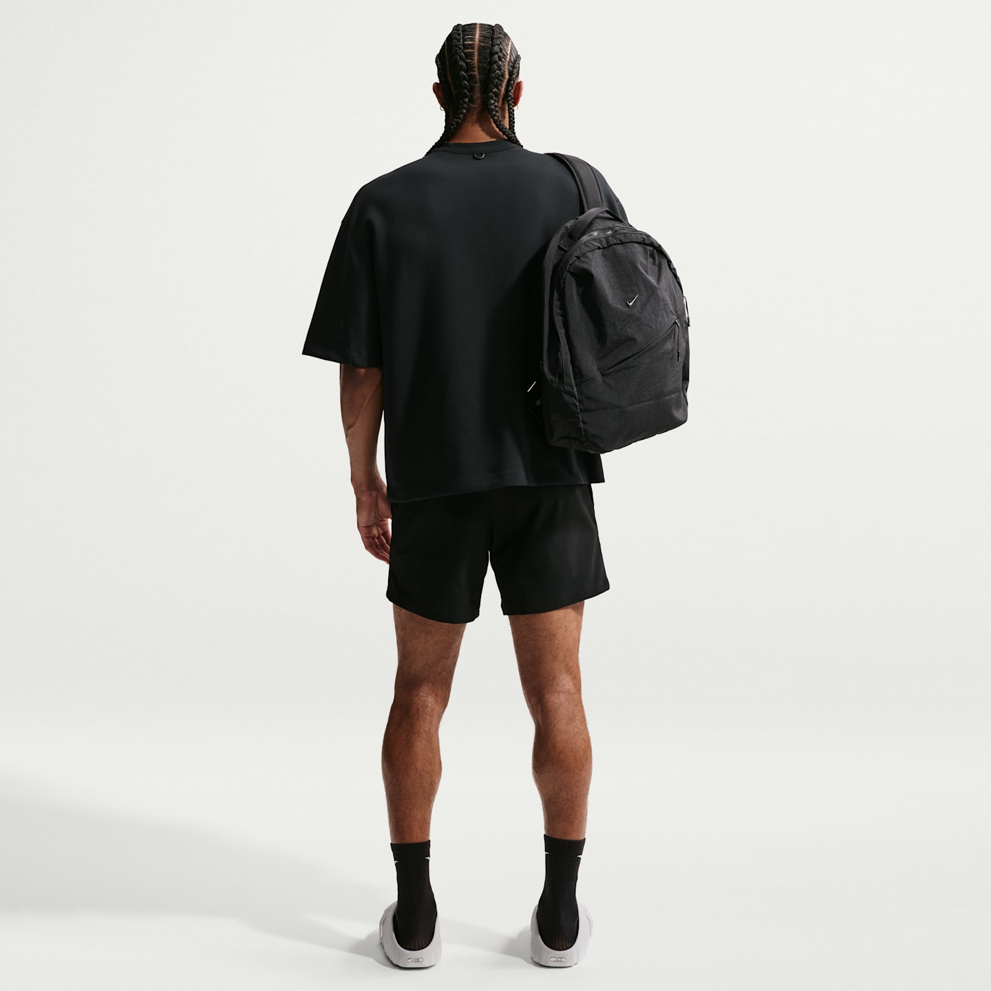 Мужской топ с коротким рукавом Nike 24.7 ImpossiblySoft Dri-FIT, цвет: Чёрный / Серый — фото 5