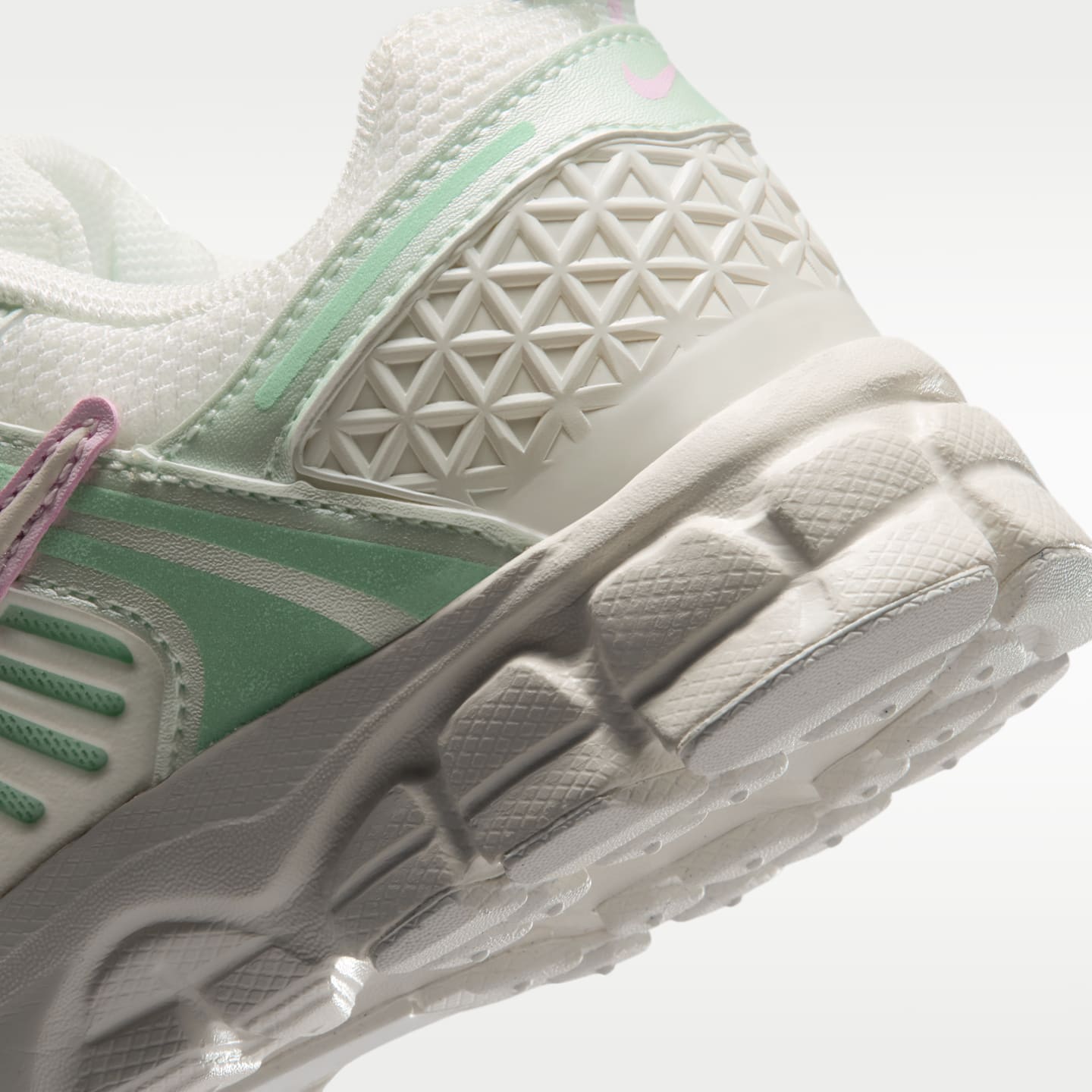 Детские кроссовки Nike Vomero 5 (Classic laces), цвет: Молочный / Розовый пенный — фото 8
