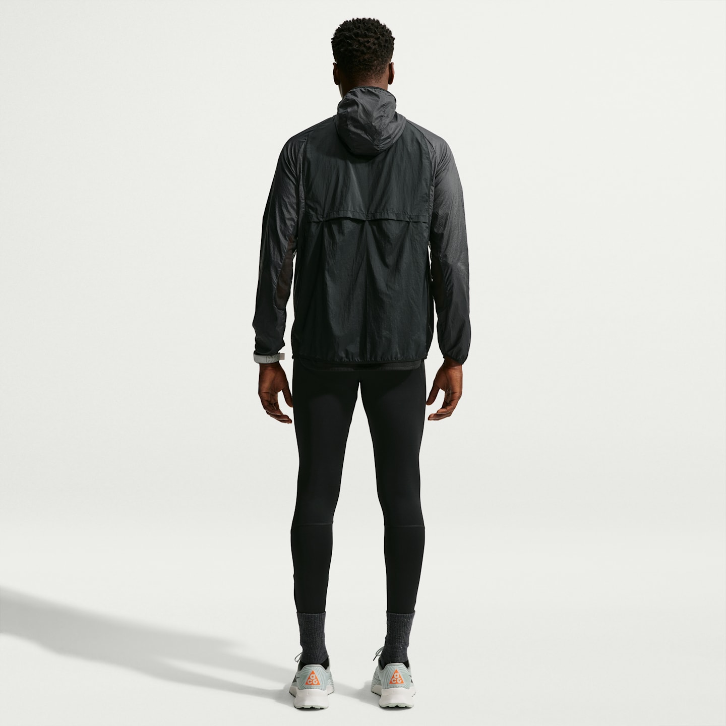 Мужская куртка Nike ACG Aireez с защитой от UV, цвет: Чёрный / Снежный белый — фото 5