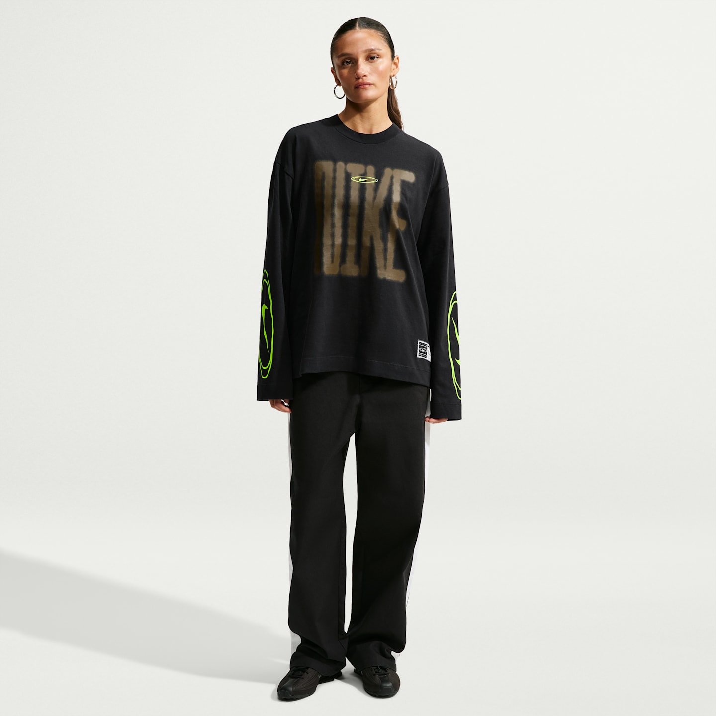 Женская футболка Nike Sportswear Oversized Long-Sleeve T-Shirt, цвет: Чёрный — фото 4