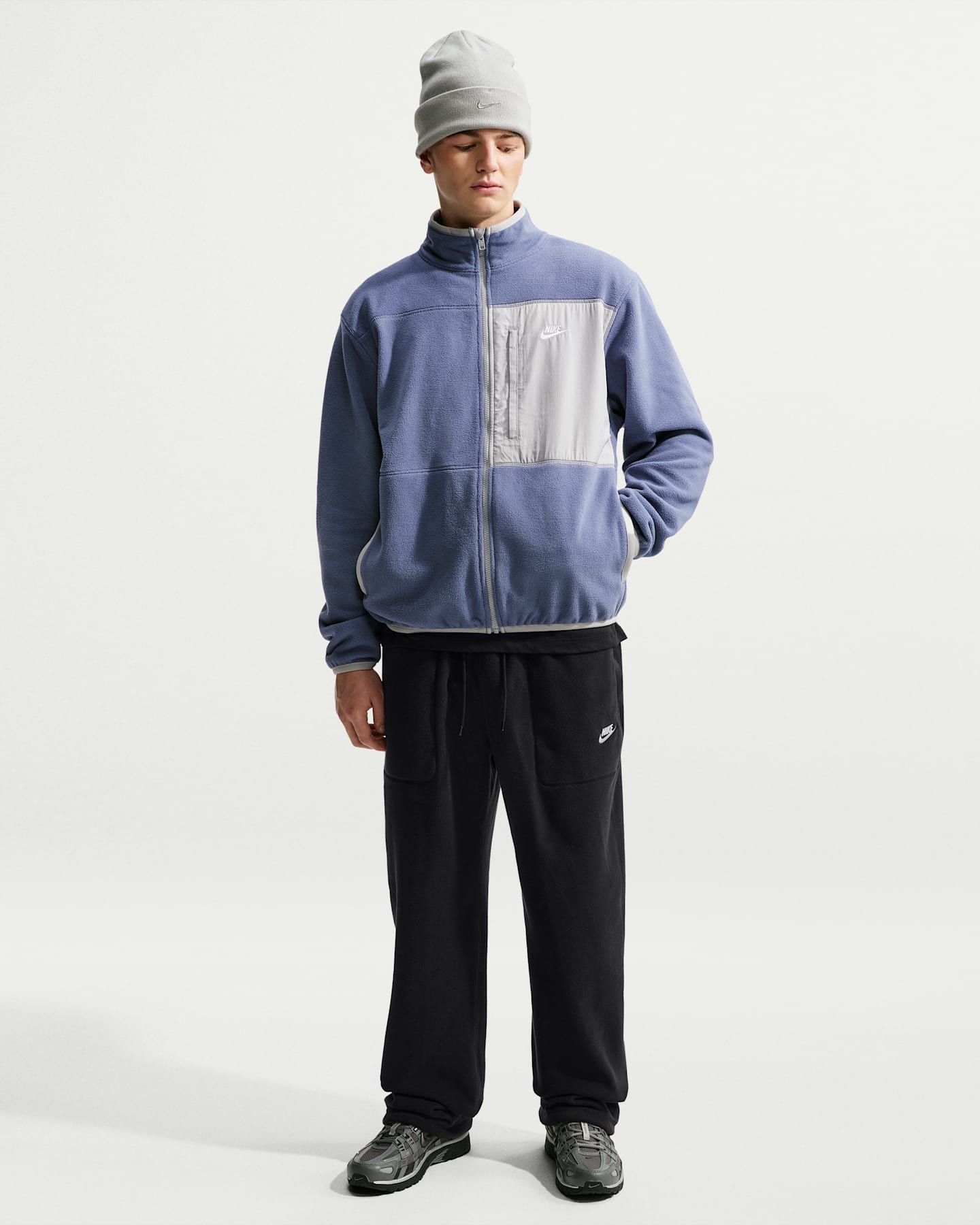 Мужские брюки Nike Club Therma-FIT, цвет: Чёрный / Белый — фото 7