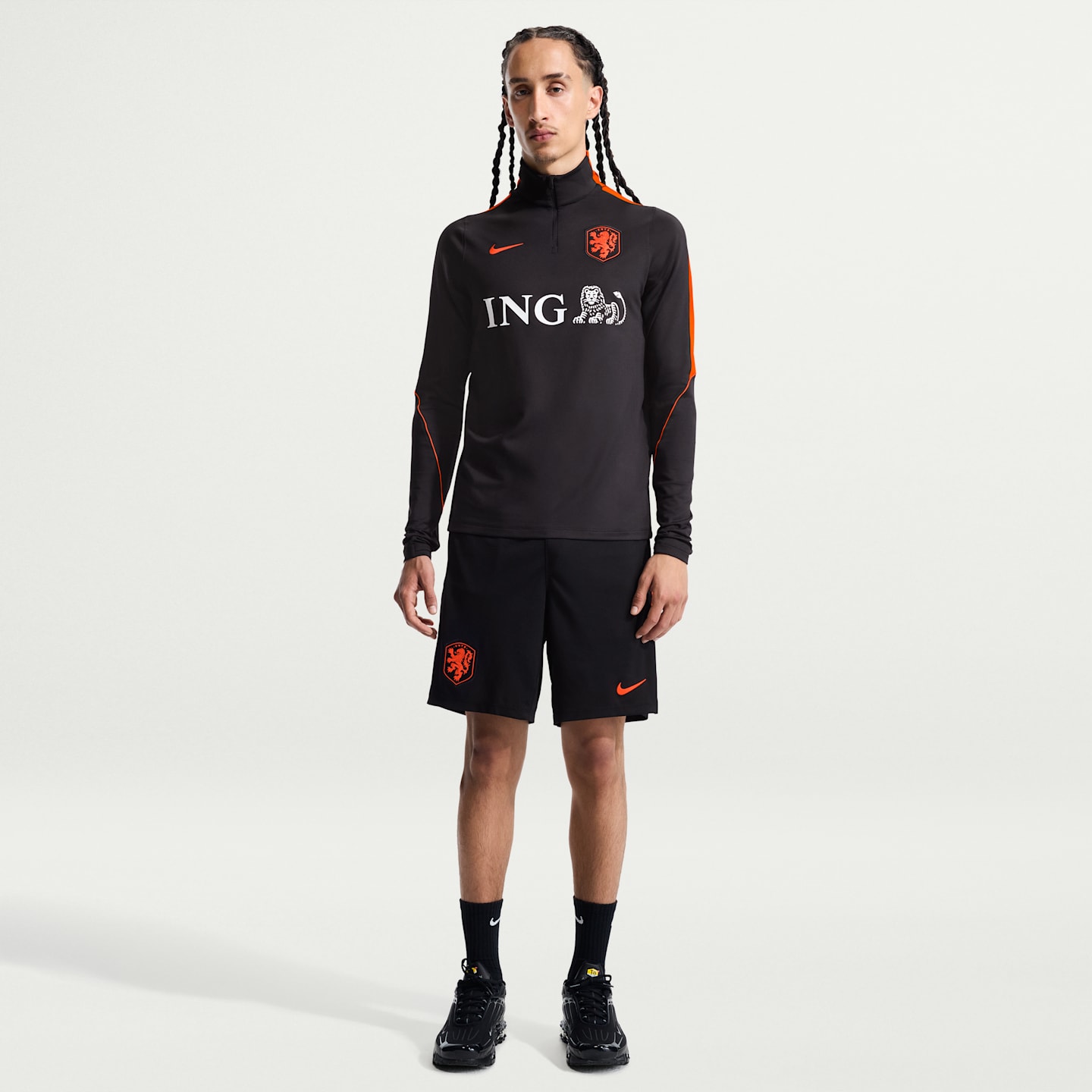 Мужской тренировочный футбольный топ Nike Dri-FIT Netherlands Strike, цвет: Чёрный / Малиновый — фото 5
