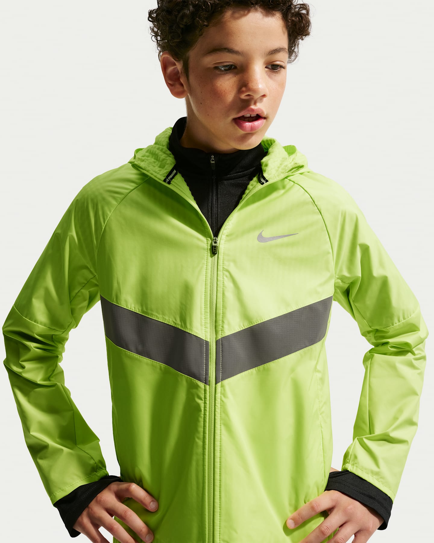 Детская зимняя водоотталкивающая куртка для мальчиков Nike Miler Therma-FIT, цвет: Светлый лимонный / Чёрный — фото 6