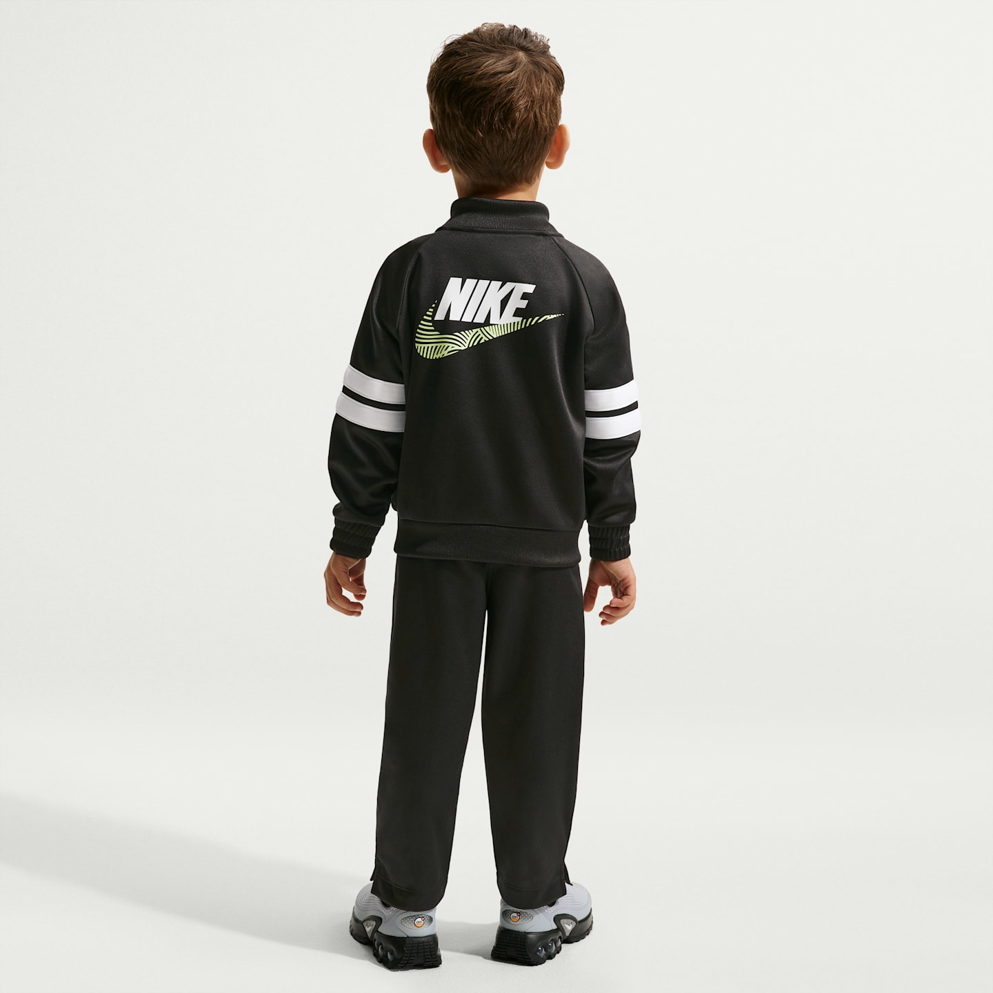 Спортивный костюм для малышей Nike Sportswear In The Zone Dri-FIT оверсайз из 2 предметов, цвет: Чёрный — фото 7