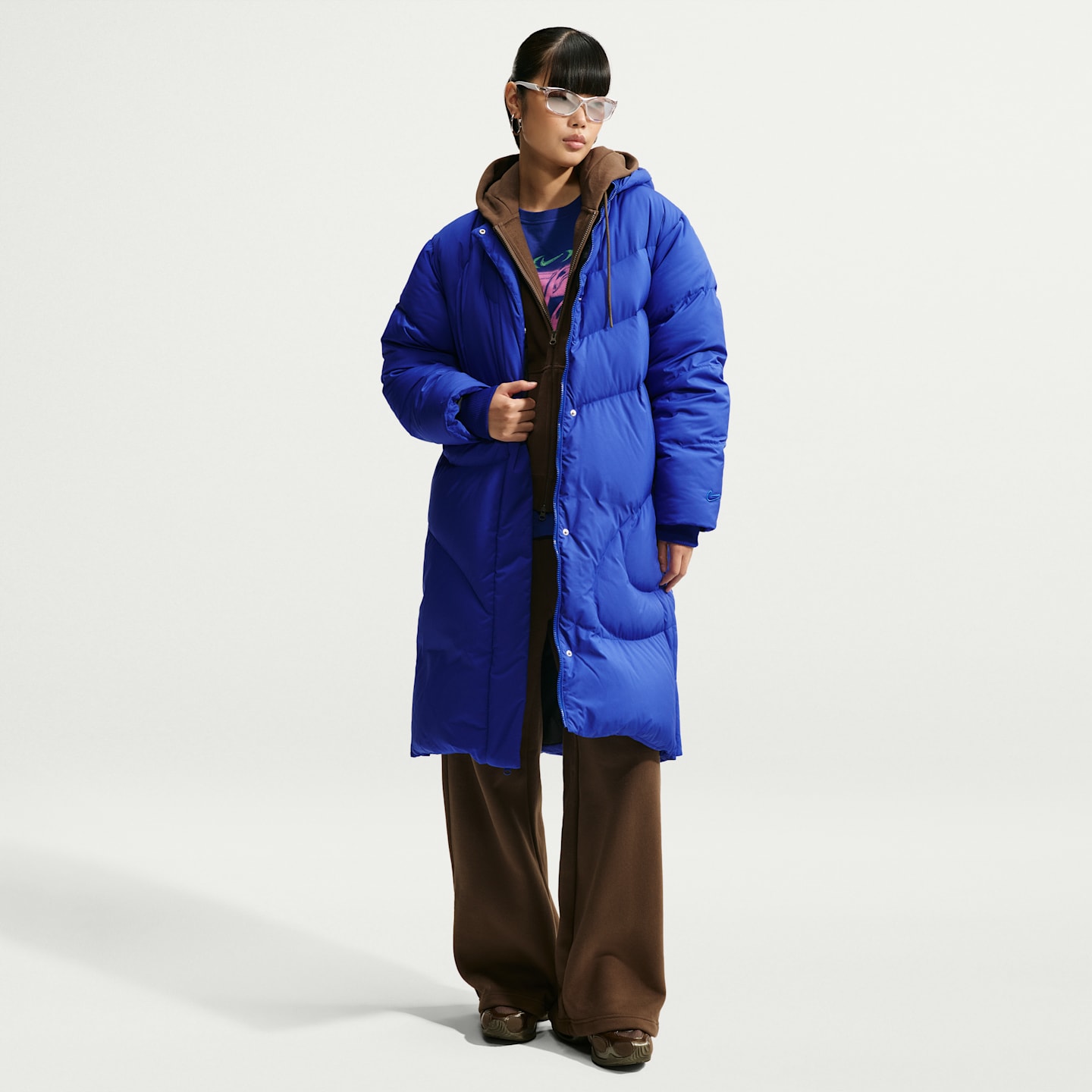 Женская куртка Nike Sportswear Swoosh Series Loose Storm-FIT Hooded Down Parka, цвет: Королевский синий / Чёрный — фото 1