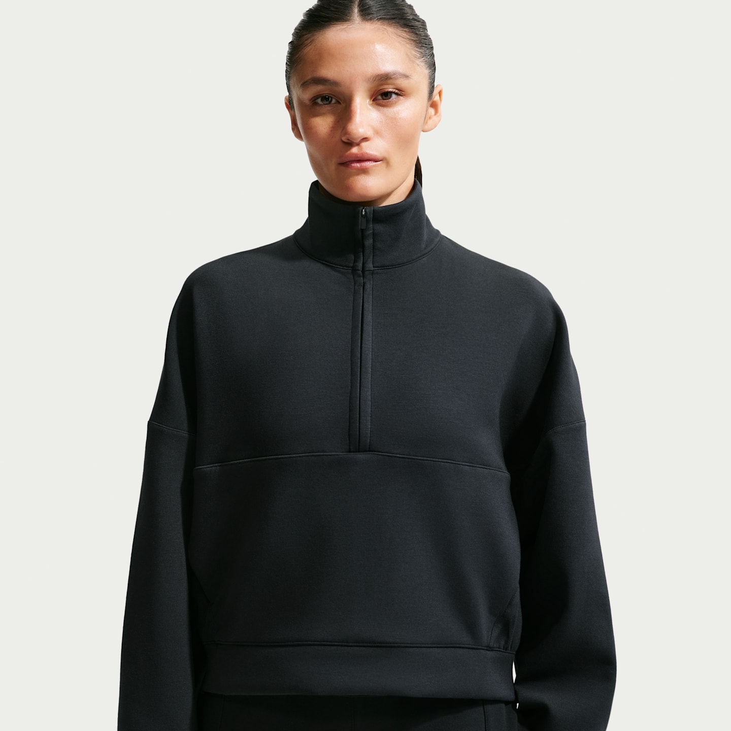 Женский топ оверсайз на полумолнии Nike 24.7 ImpossiblySoft Dri-FIT, цвет: Чёрный / Серый — фото 1