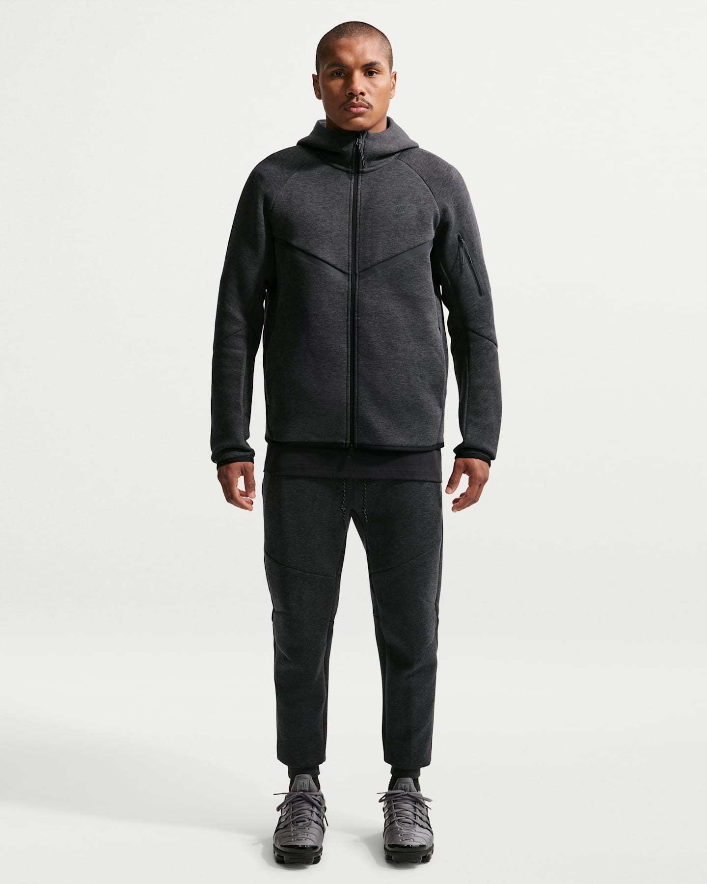 Мужские брюки Nike Tech Fleece, цвет: Чёрный меланжевый / Чёрный — фото 11