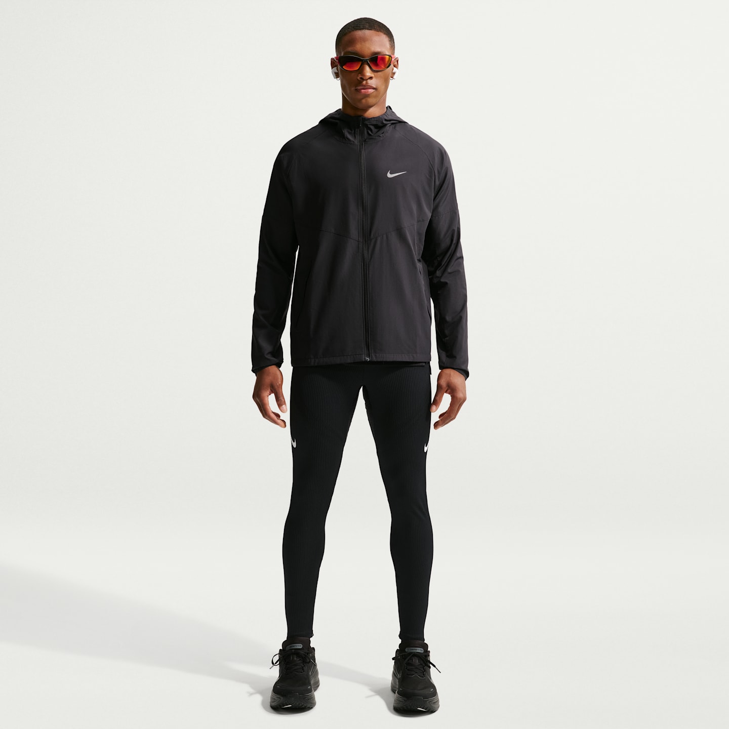Мужские беговые тайтсы Nike AeroSwift Dri-FIT ADV, цвет: Чёрный / Снежный белый — фото 1