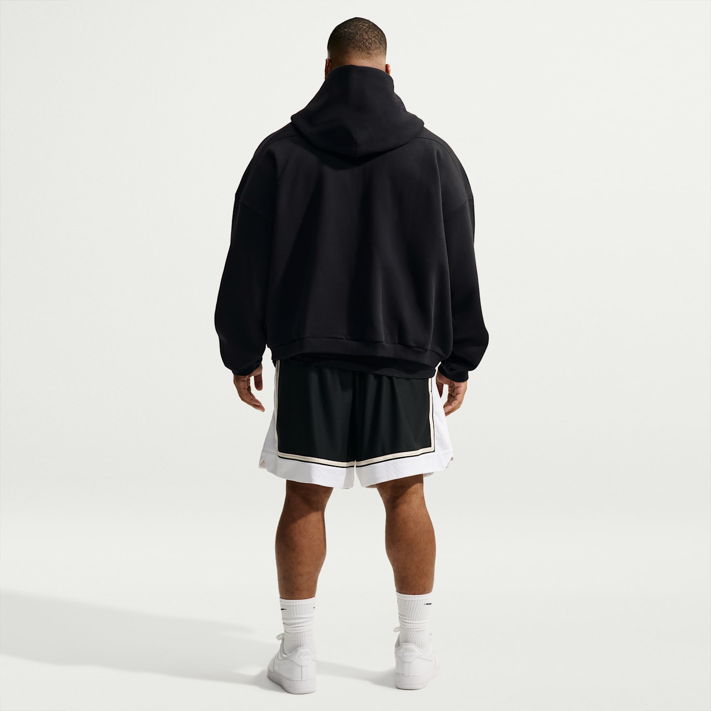 Мужское баскетбольное худи на молнии Nike Standard Issue Therma-FIT, цвет: Чёрный / Бледная слоновая кость — фото 10