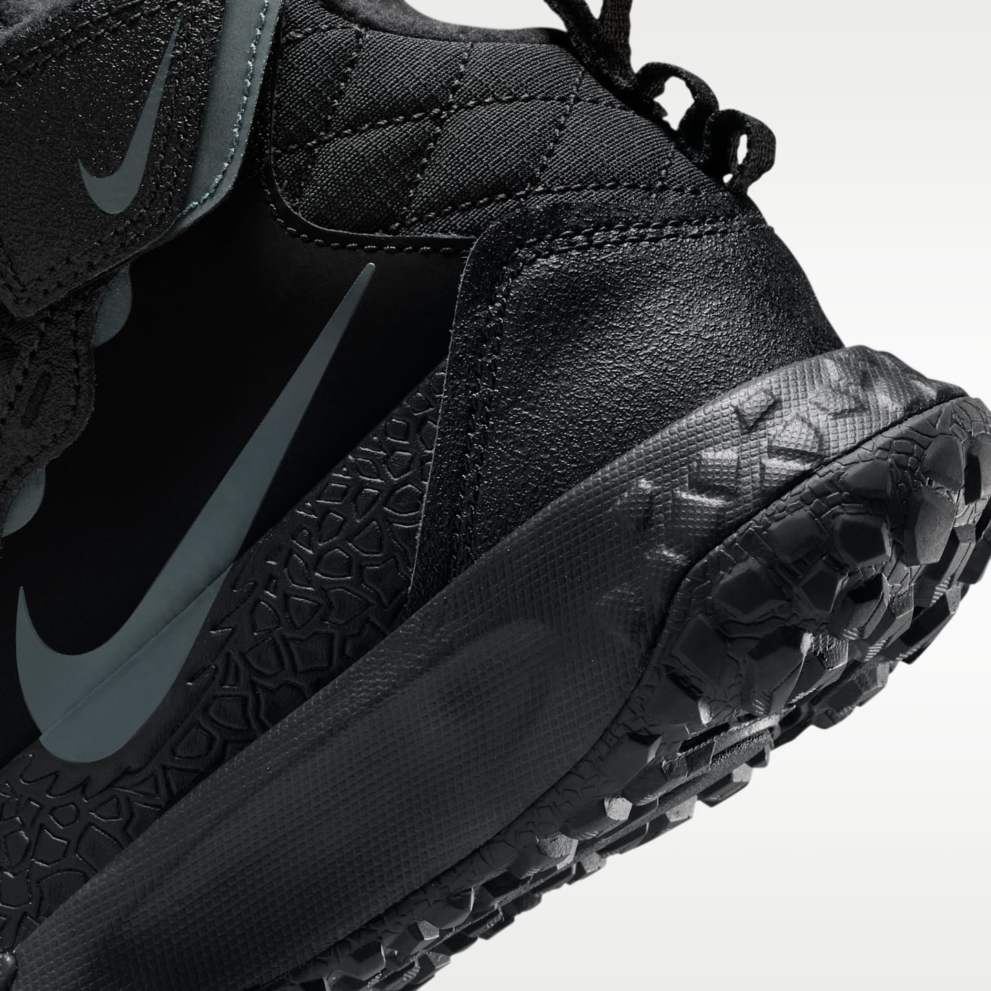 Детские ботинки Nike Terrascout Boots with Reflective Accents, цвет: Чёрный / Антрацитовый — фото 8