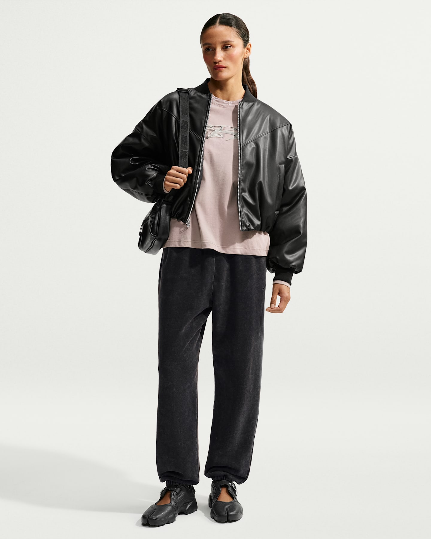 Женские брюки Nike Studio Fleece Medium Weight оверсайз, варёные, с манжетами, цвет: Чёрный — фото 7