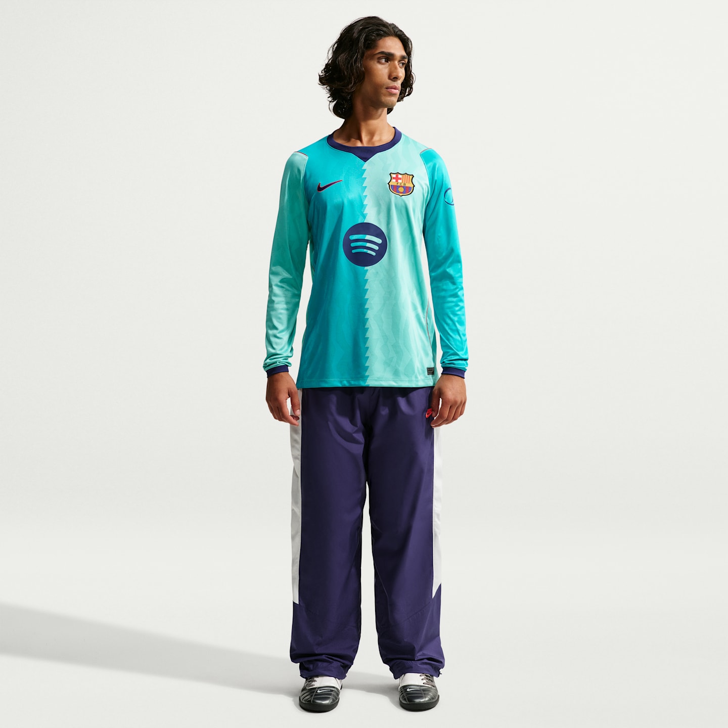 Мужской топ Nike FC Barcelona 2026/27 Stadium Third Dri-FIT Soccer Long-Sleeve Replica Jersey, цвет: Зелёный морозный / Красный — фото 4