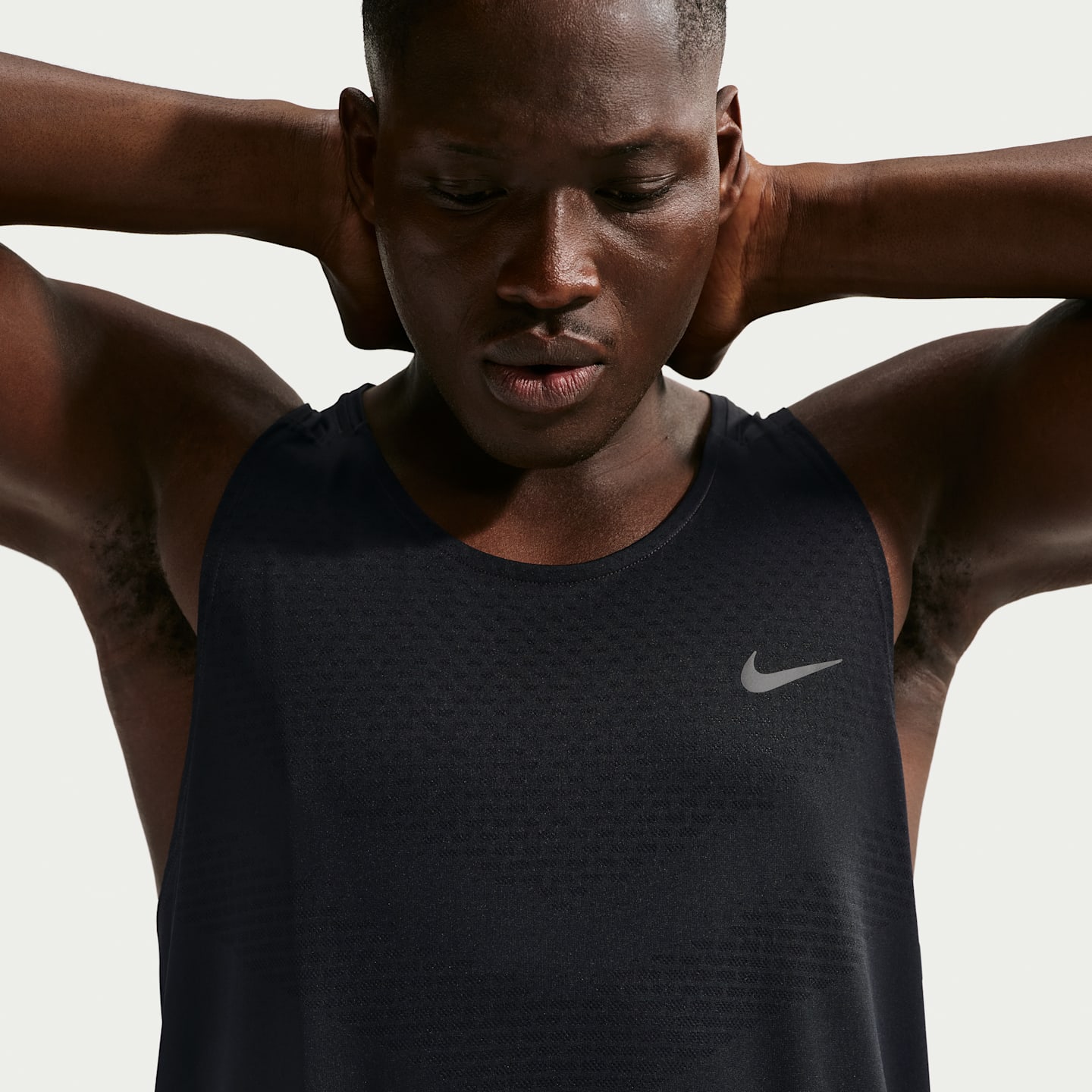 Мужская беговая майка Nike Stride Dri-FIT ADV, цвет: Чёрный — фото 8