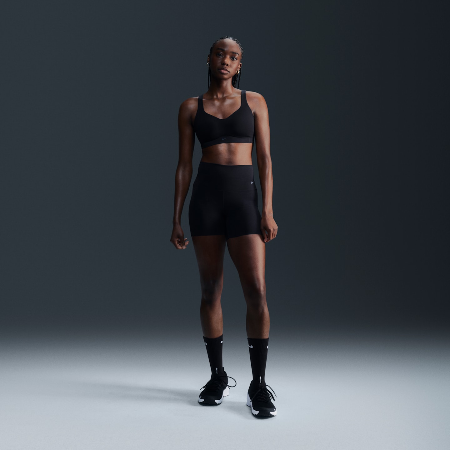 Спортивное бра Alate Convertible, уплотнённая чашка — Nike, цвет: Чёрный / Холодный серый — фото 4