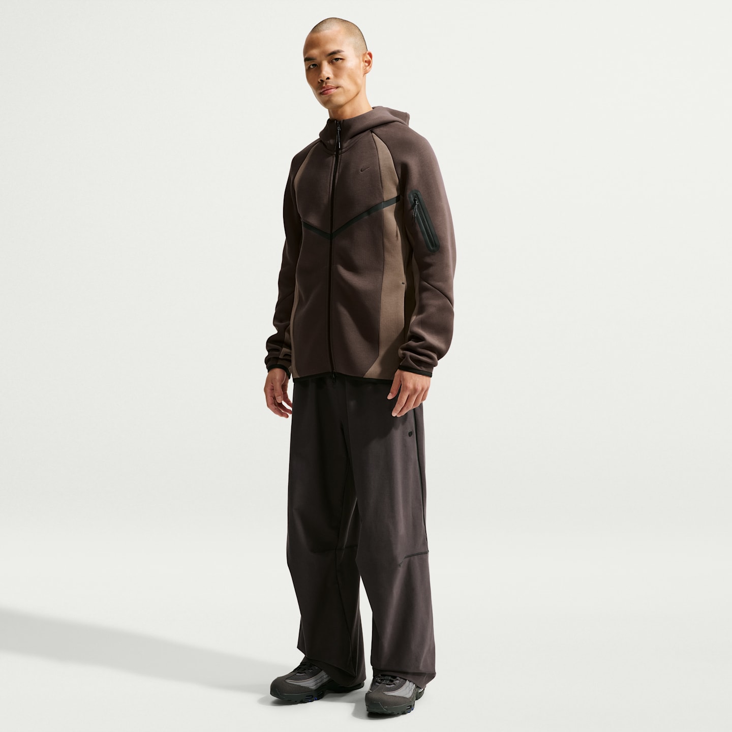 Мужская куртка Nike Tech Color-Block Full-Zip Fleece Windrunner, цвет: Коричневый / Чёрный — фото 4
