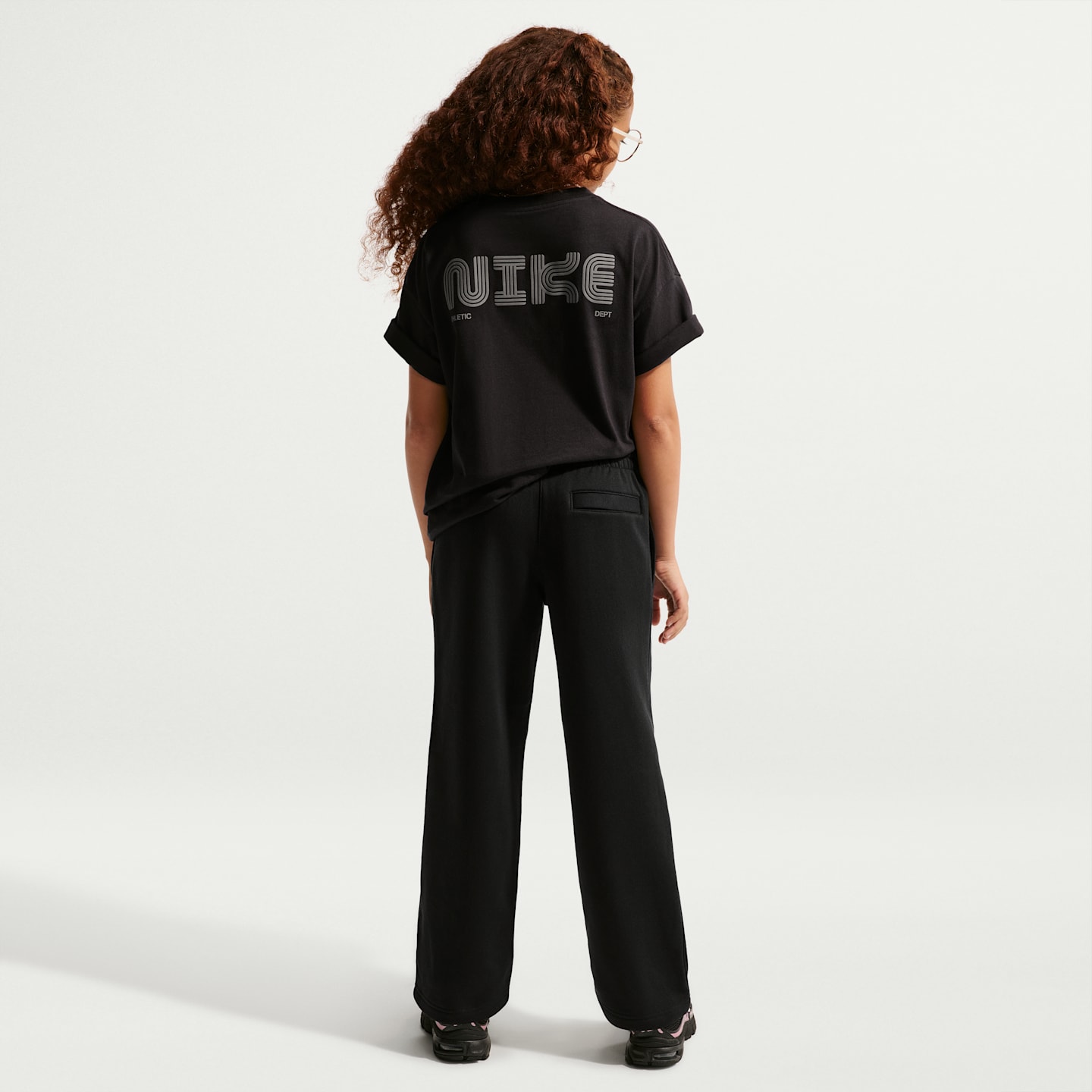Детские флисовые брюки Nike Sportswear Club Fleece с открытым низом, цвет: Чёрный / Антрацитовый — фото 7