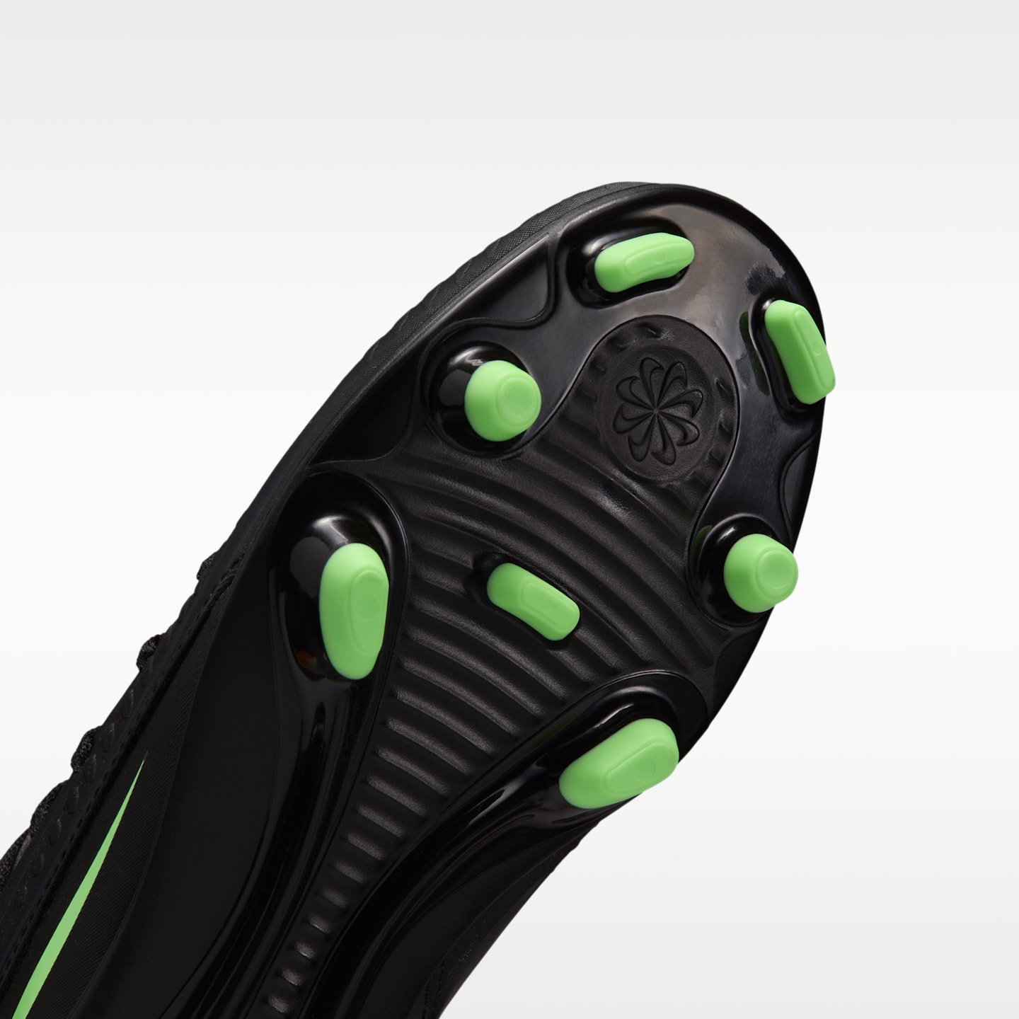 Детские бутсы Nike Jr. Phantom 6 High Club Multi-Ground Soccer Cleats, цвет: Чёрный / Зелёный — фото 7