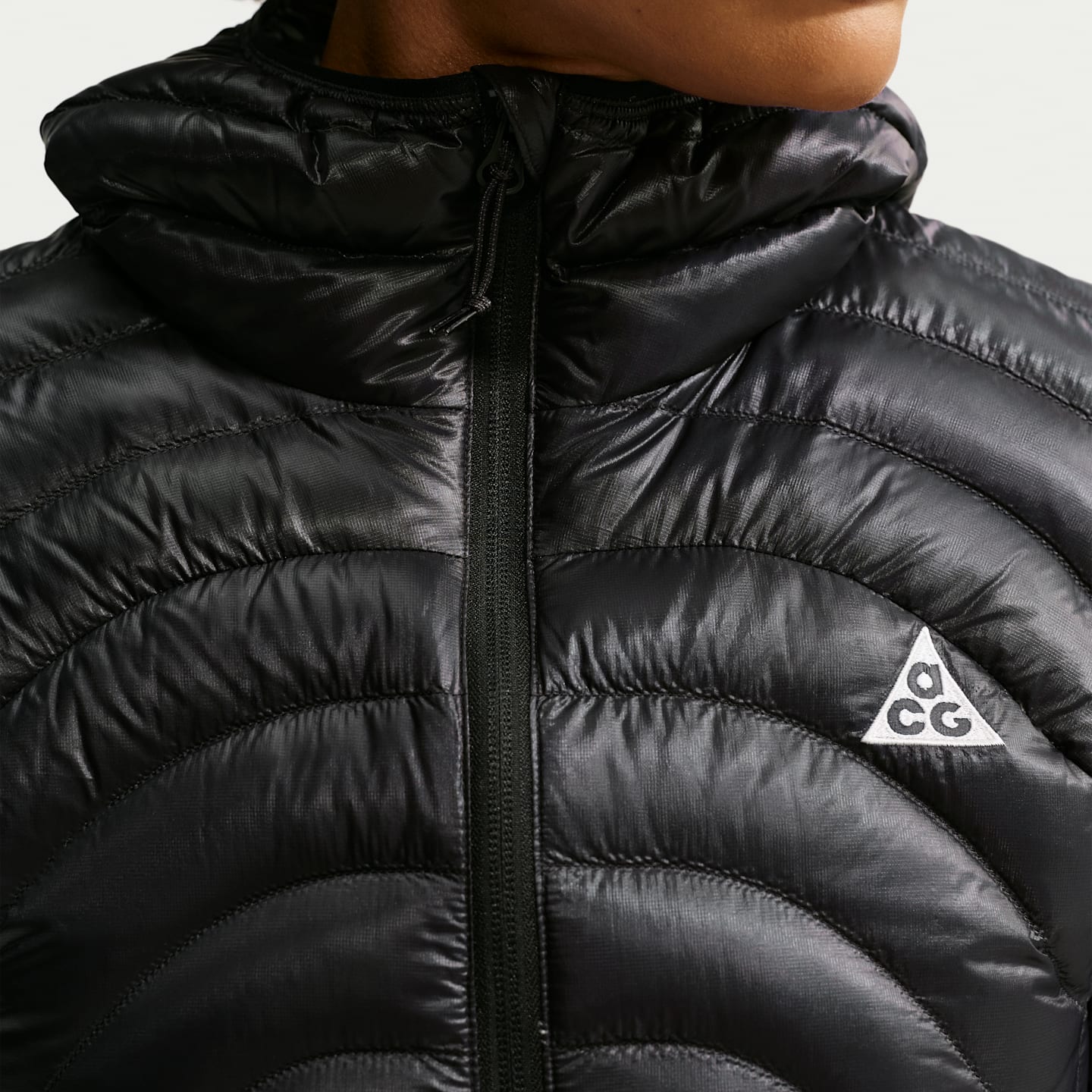 Женский сверхлёгкий пуховик Nike ACG Lava Flow Therma-FIT ADV, цвет: Чёрный / Снежный белый — фото 3