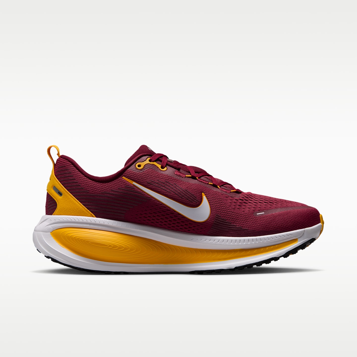 Мужские кроссовки Nike Vomero 18 (Washington Commanders) NFL Road Running, цвет: Красный / Золотой — фото 3