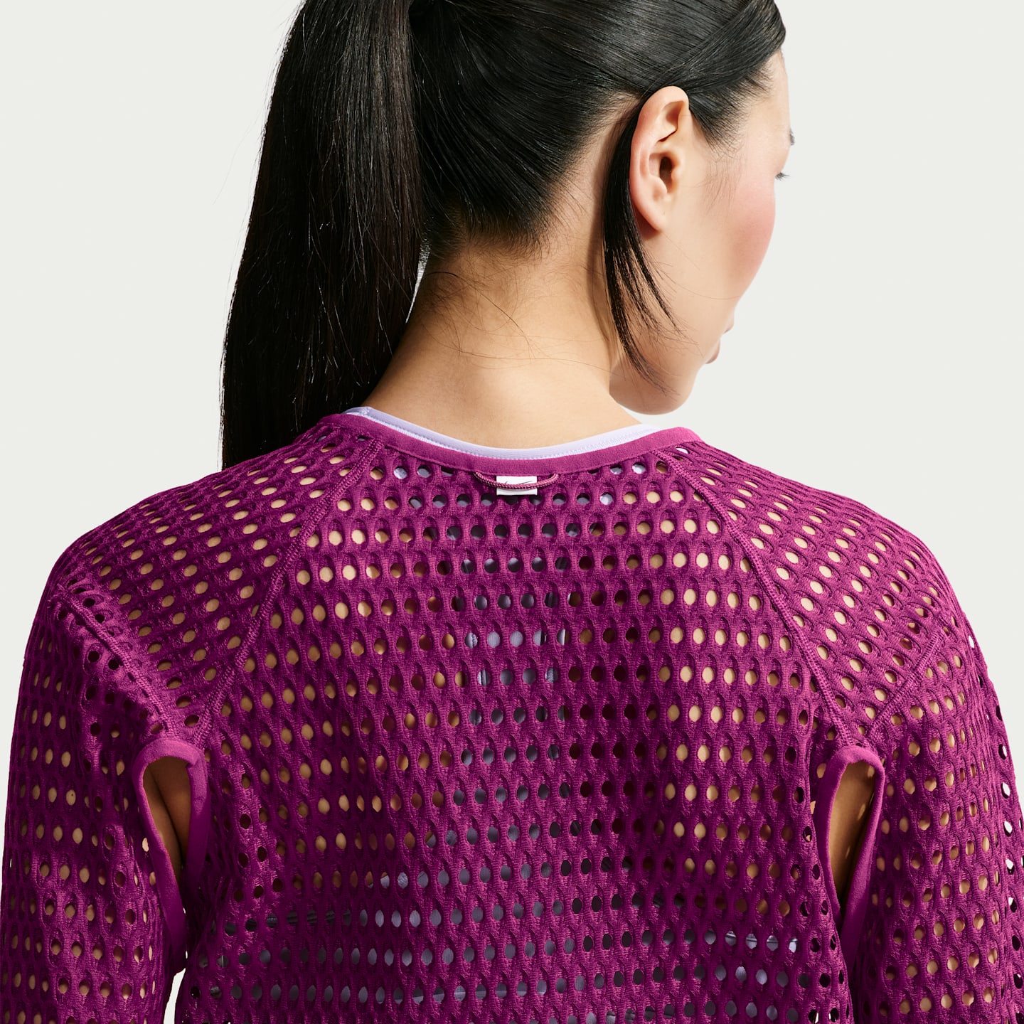 Женский топ Nike Radical AirFlow Aero-FIT Long-Sleeve Running Top, цвет: Ягодный / Чёрный — фото 2