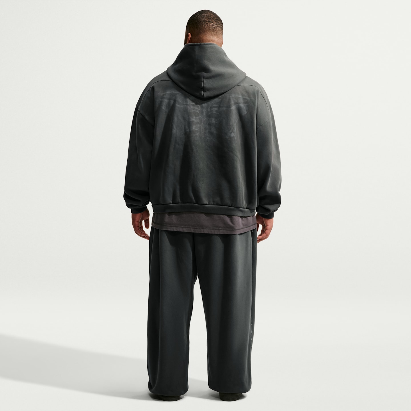 Мужские флисовые баскетбольные брюки Nike Ja Standard Issue Therma-FIT, цвет: Чёрный еловый / Ледяной серебряный — фото 10