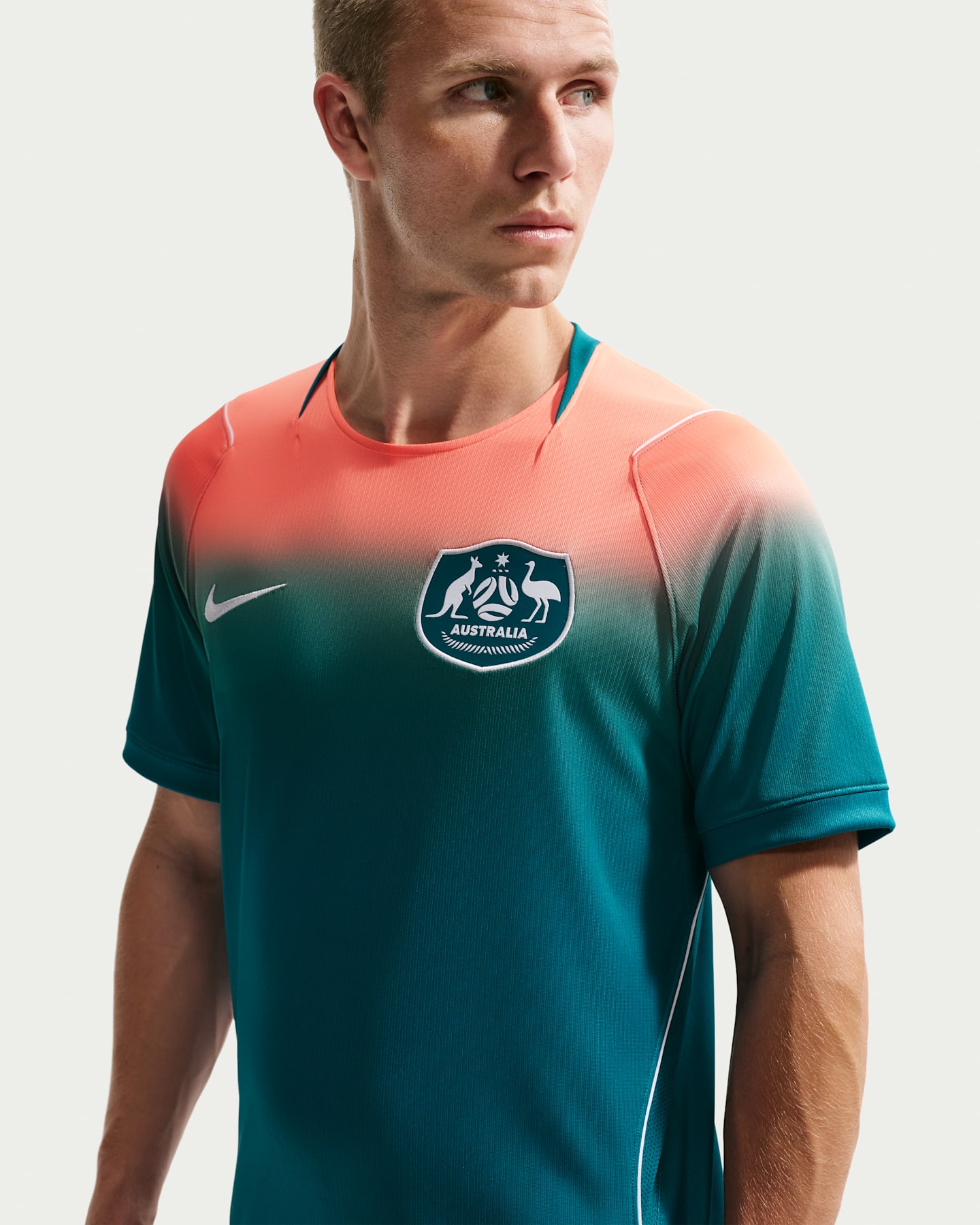 Мужской топ Nike Australia 2026 Stadium Home Dri-FIT Soccer Jersey, цвет: Яркий еловый / Оранжевый — фото 6