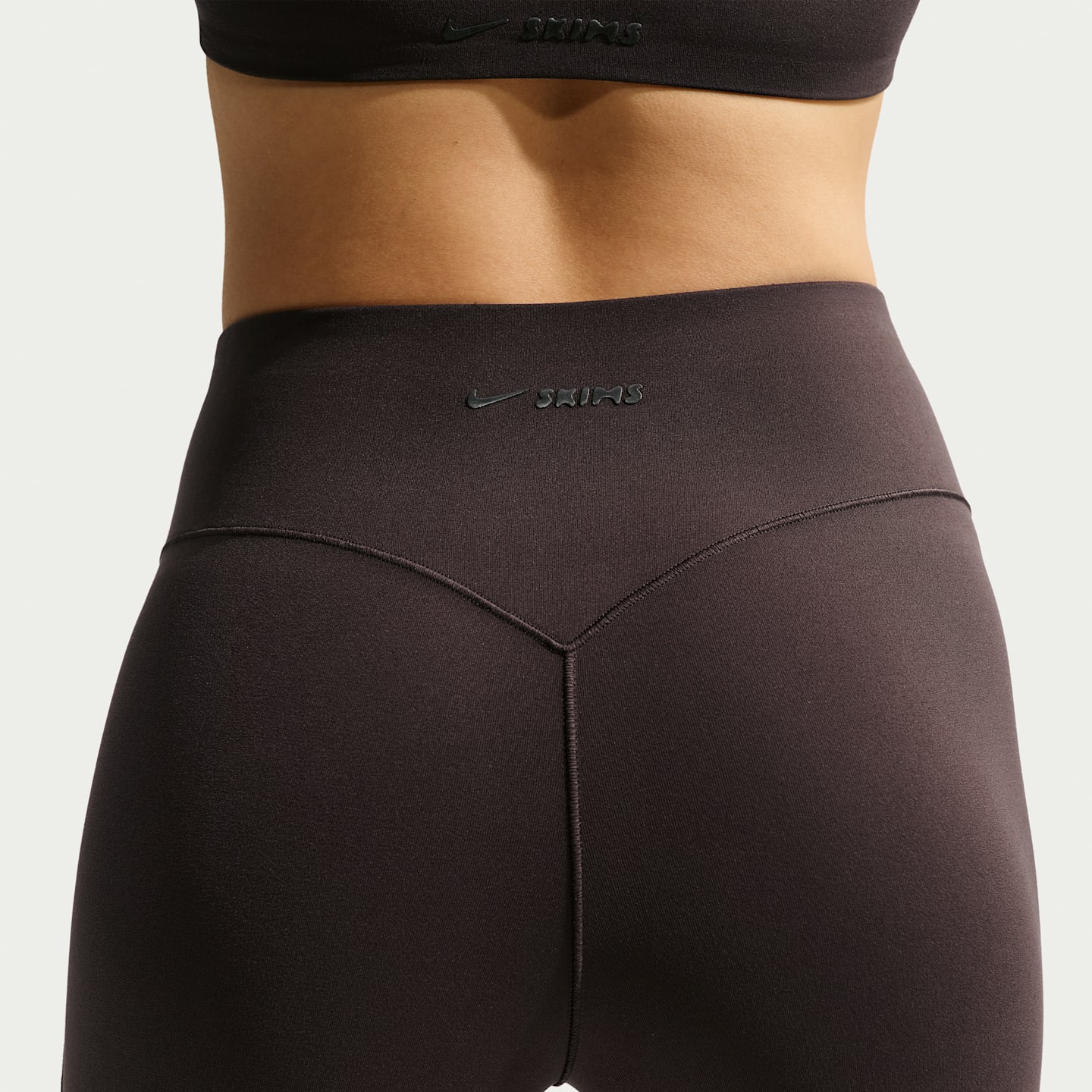 Женские шорты NikeSKIMS Studio Stretch, цвет: Кофейный — фото 3