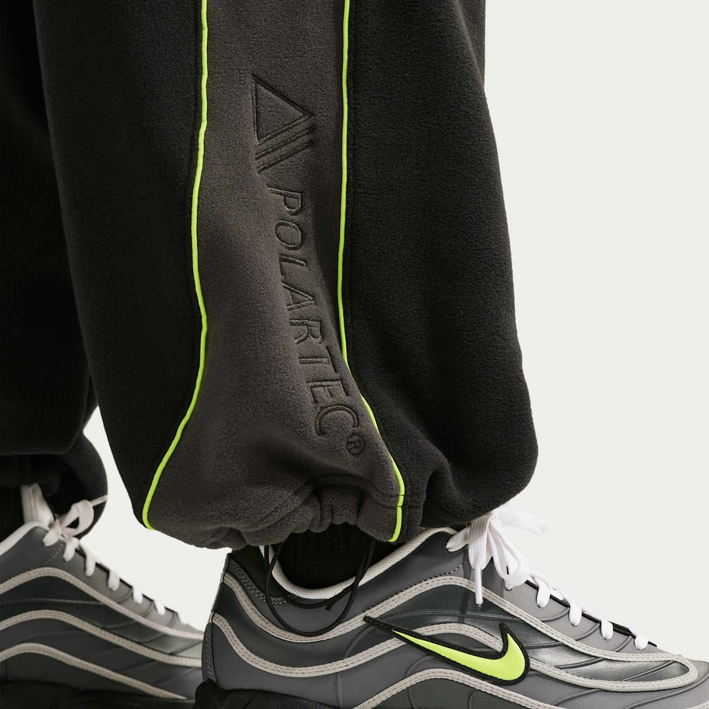 Мужские брюки Nike Air Polartec Therma-FIT с открытым низом, цвет: Чёрный / Серый — фото 6