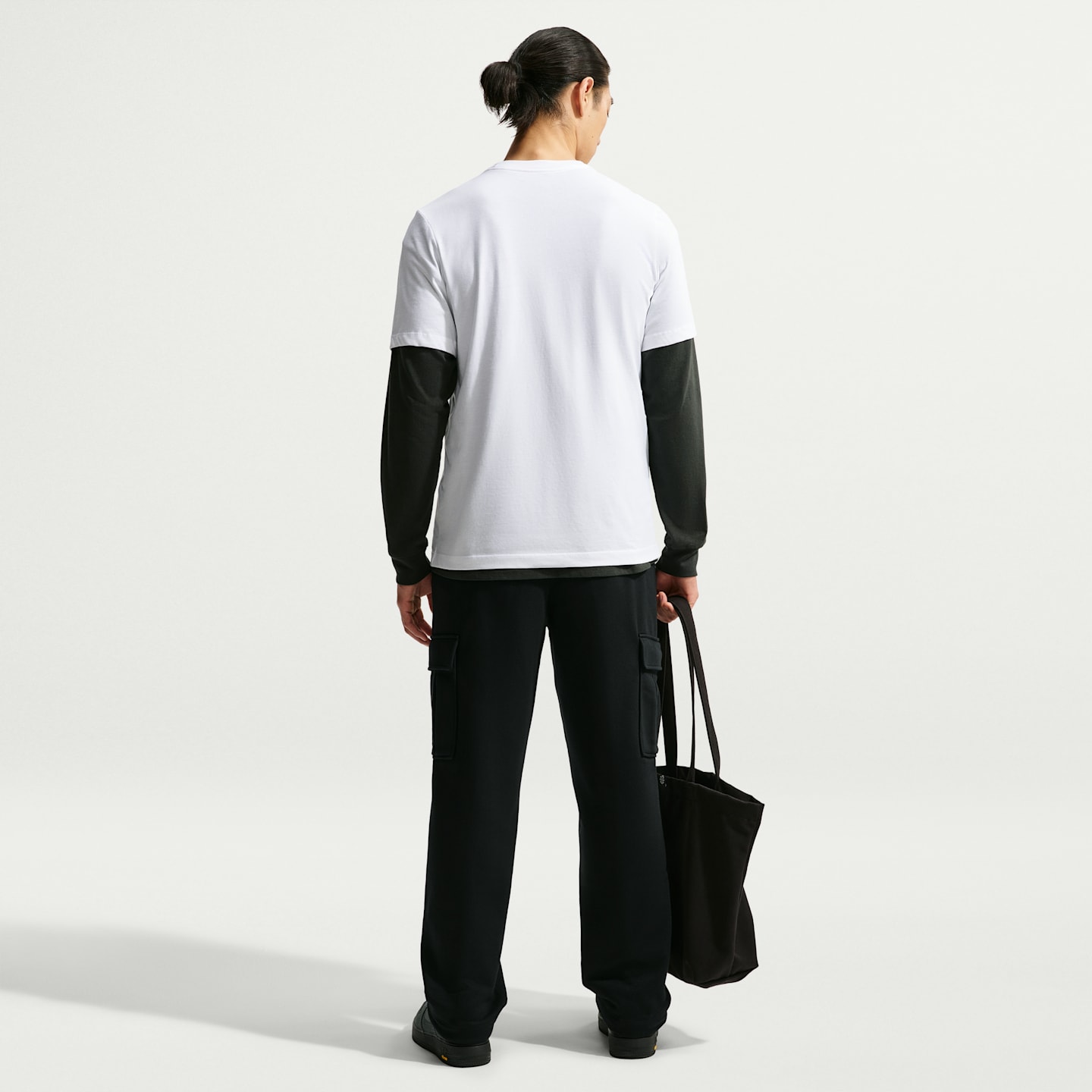 Мужские флисовые брюки-карго с открытым низом Nike Club, цвет: Чёрный / Белый — фото 5