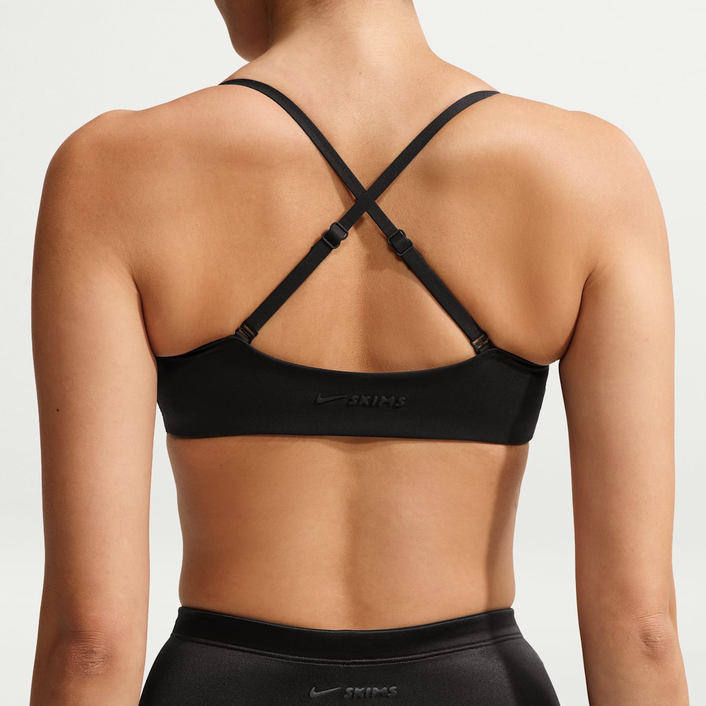 Женские спортивные бра NikeSKIMS Matte Balconette Bra, цвет: Обсидиановый — фото 7