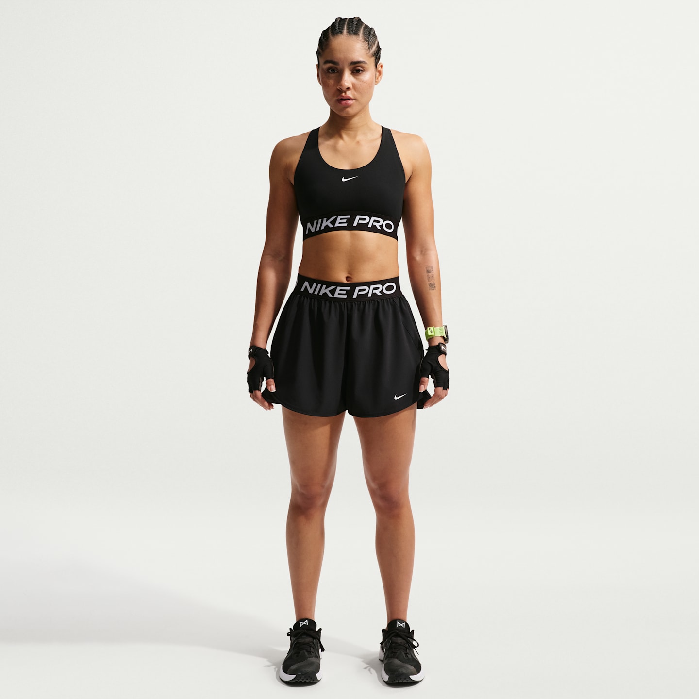 Женские шорты Nike Pro 2-в-1, цвет: Чёрный / Белый — фото 1
