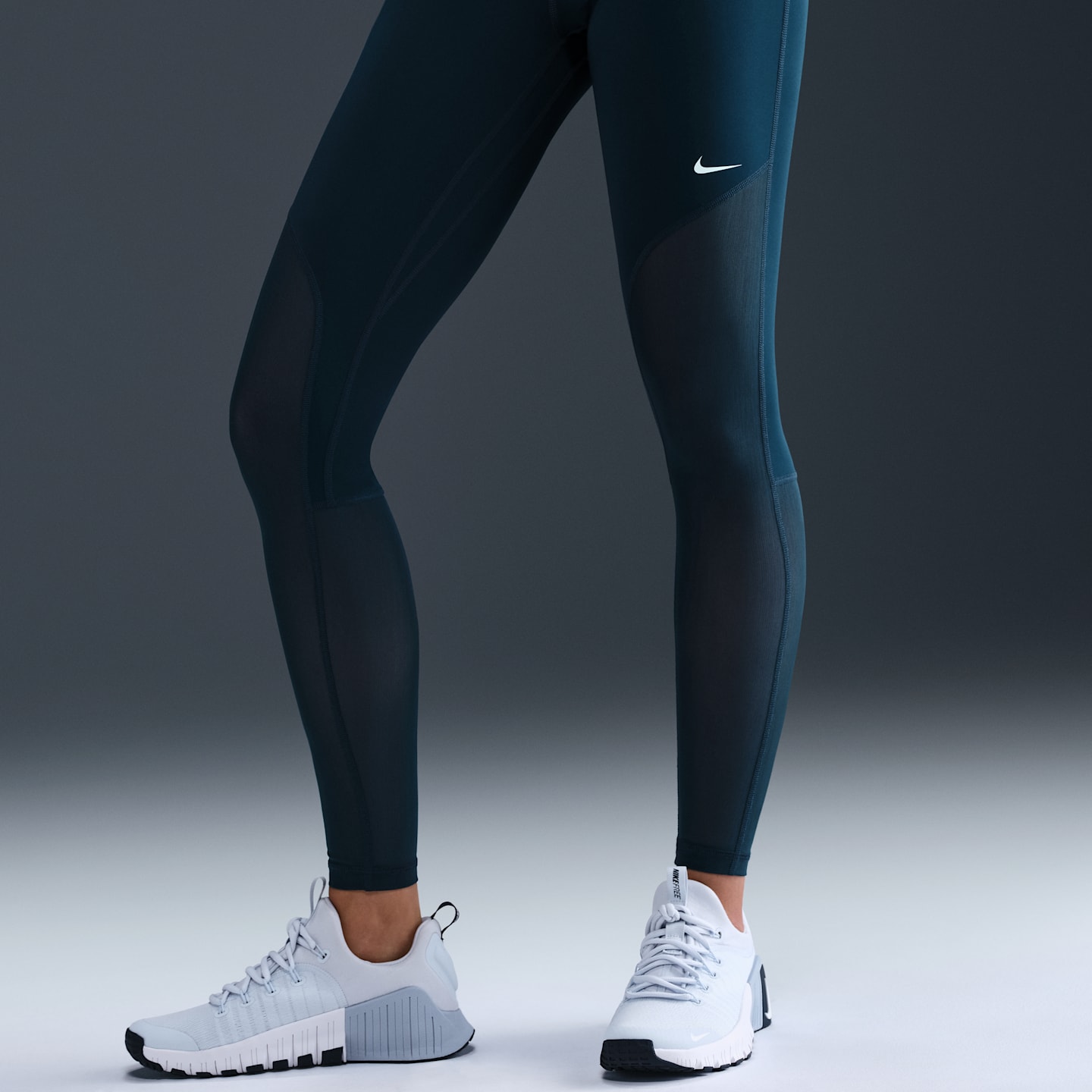 Женские леггинсы Nike Pro Mid-Rise Full-Length Mesh-Paneled, цвет: Тёмно-синий / Кислотно-жёлтый — фото 2