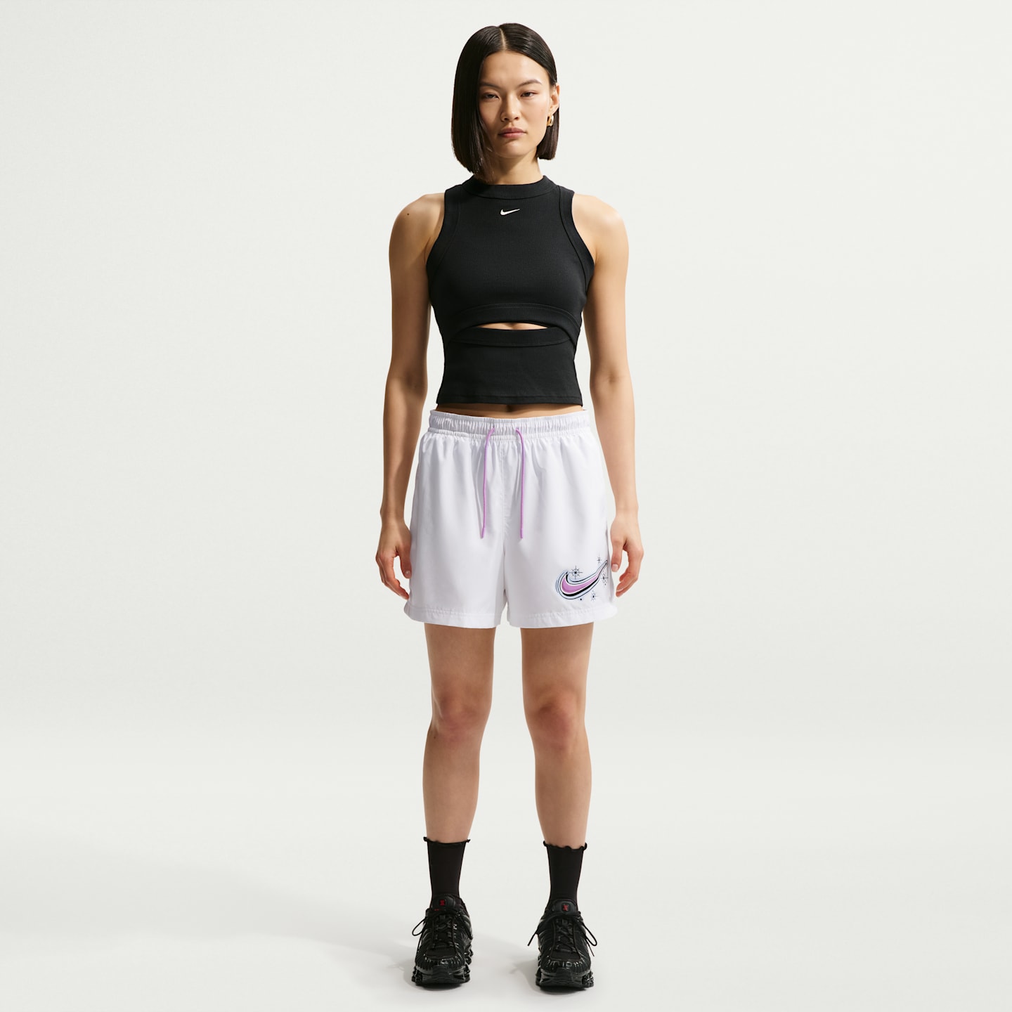 Женские шорты Nike Sportswear Essentials Mid-Rise Woven, цвет: Белый — фото 1
