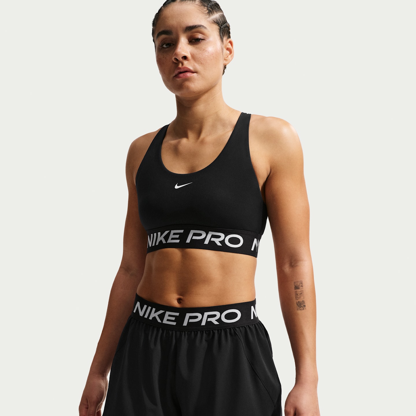 Женские шорты Nike Pro 2-в-1, цвет: Чёрный / Белый — фото 2