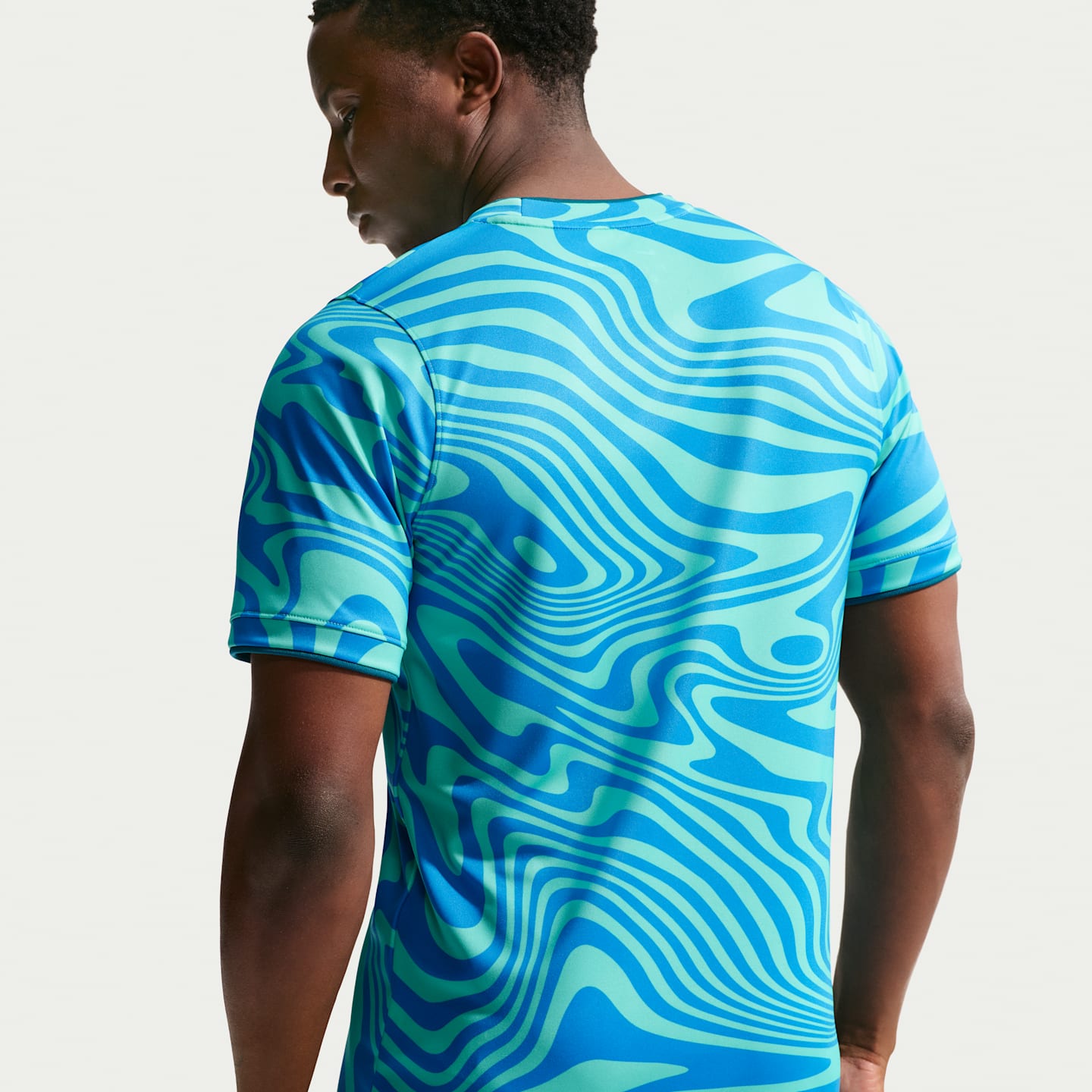 Мужская предматчевая футболка с коротким рукавом Nike Brazil Academy Pro Dri-FIT, цвет: Светлый синий — фото 2